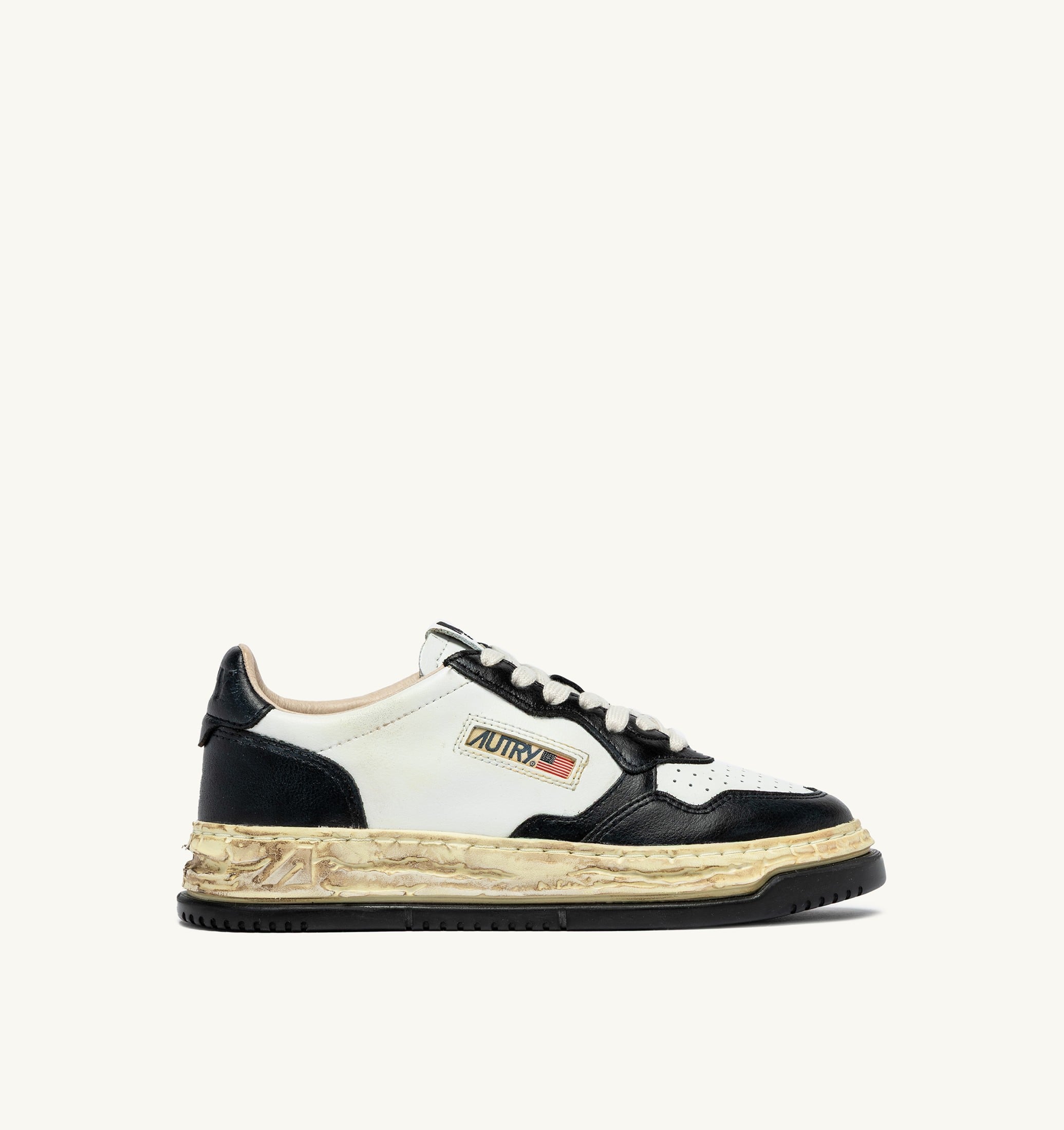 BASKETS MEDALIST LOW SUPER VINTAGE 'AUTRY X MAISON MIHARA YASUHIRO GENERAL SCALE' BLANC ET NOIR