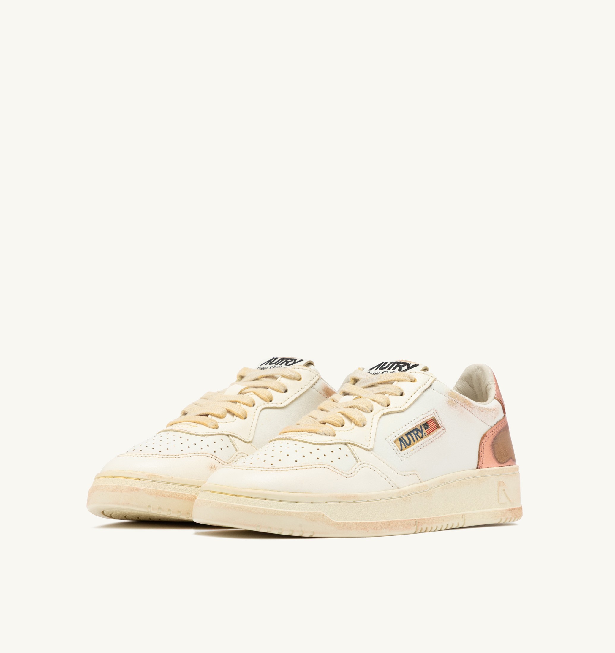 BASKETS MEDALIST LOW SUPER VINTAGE EN CUIR BLANC SALMON ET VANILLA