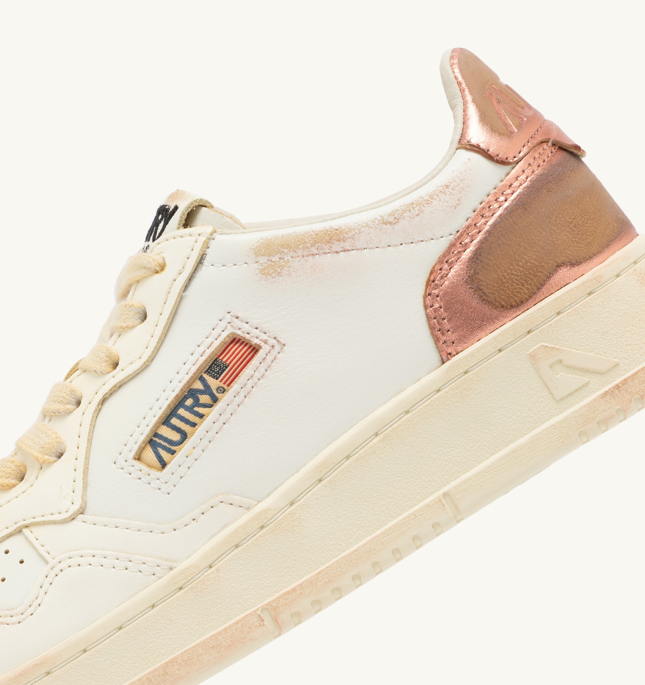BASKETS MEDALIST LOW SUPER VINTAGE EN CUIR BLANC SALMON ET VANILLA