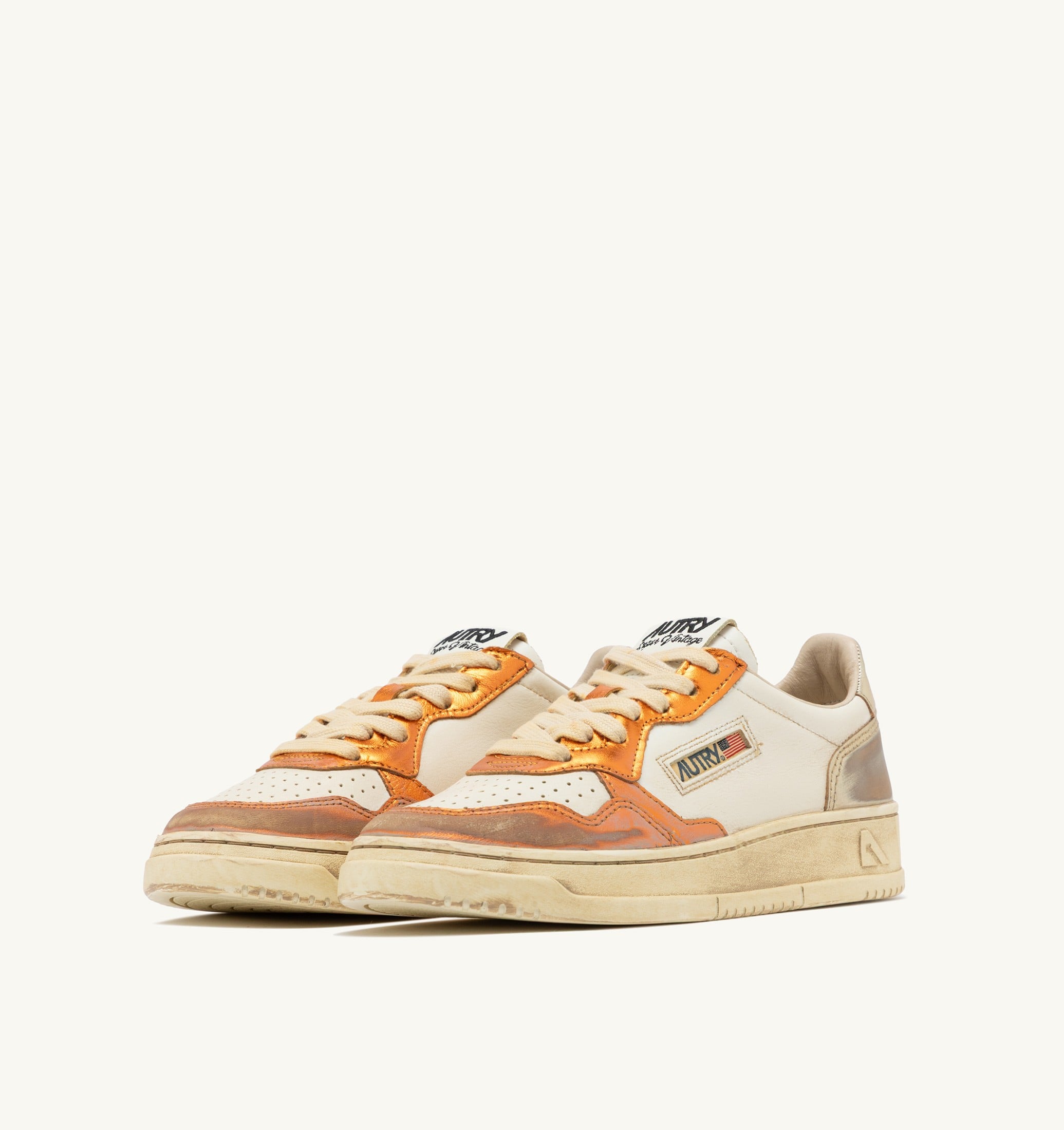 BASKETS MEDALIST LOW SUPER VINTAGE EN CUIR PLATINE ET ORANGE