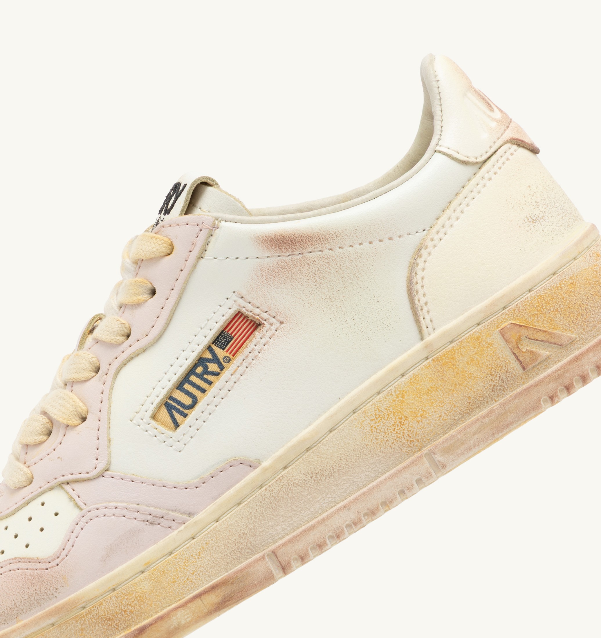 BASKETS MEDALIST LOW SUPER VINTAGE EN CUIR VANILLA BLANC ET MAUVE