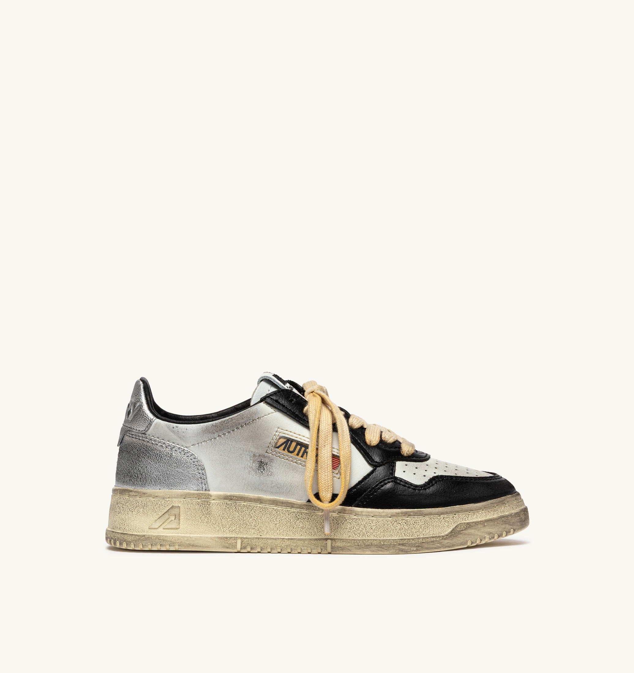 BASKETS MEDALIST LOW SUPER VINTAGE LOW EN CUIR BLANC NOIR ET ARGENT