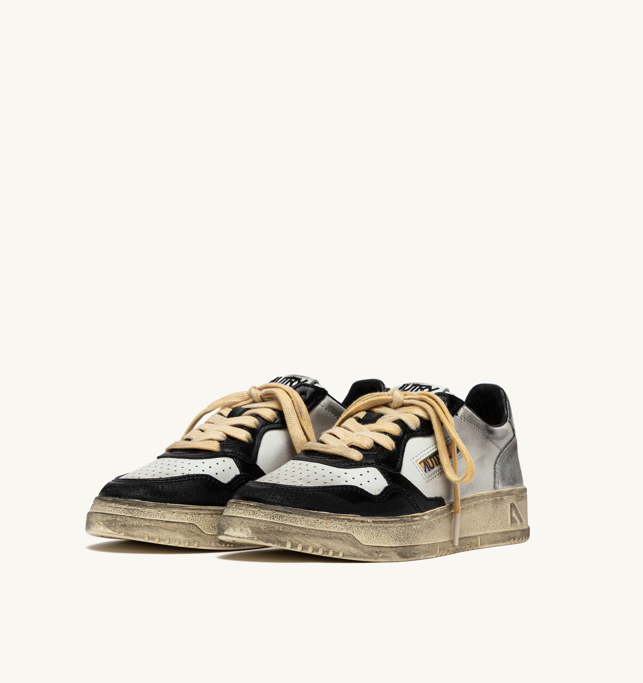 BASKETS MEDALIST LOW SUPER VINTAGE LOW EN CUIR BLANC NOIR ET ARGENT