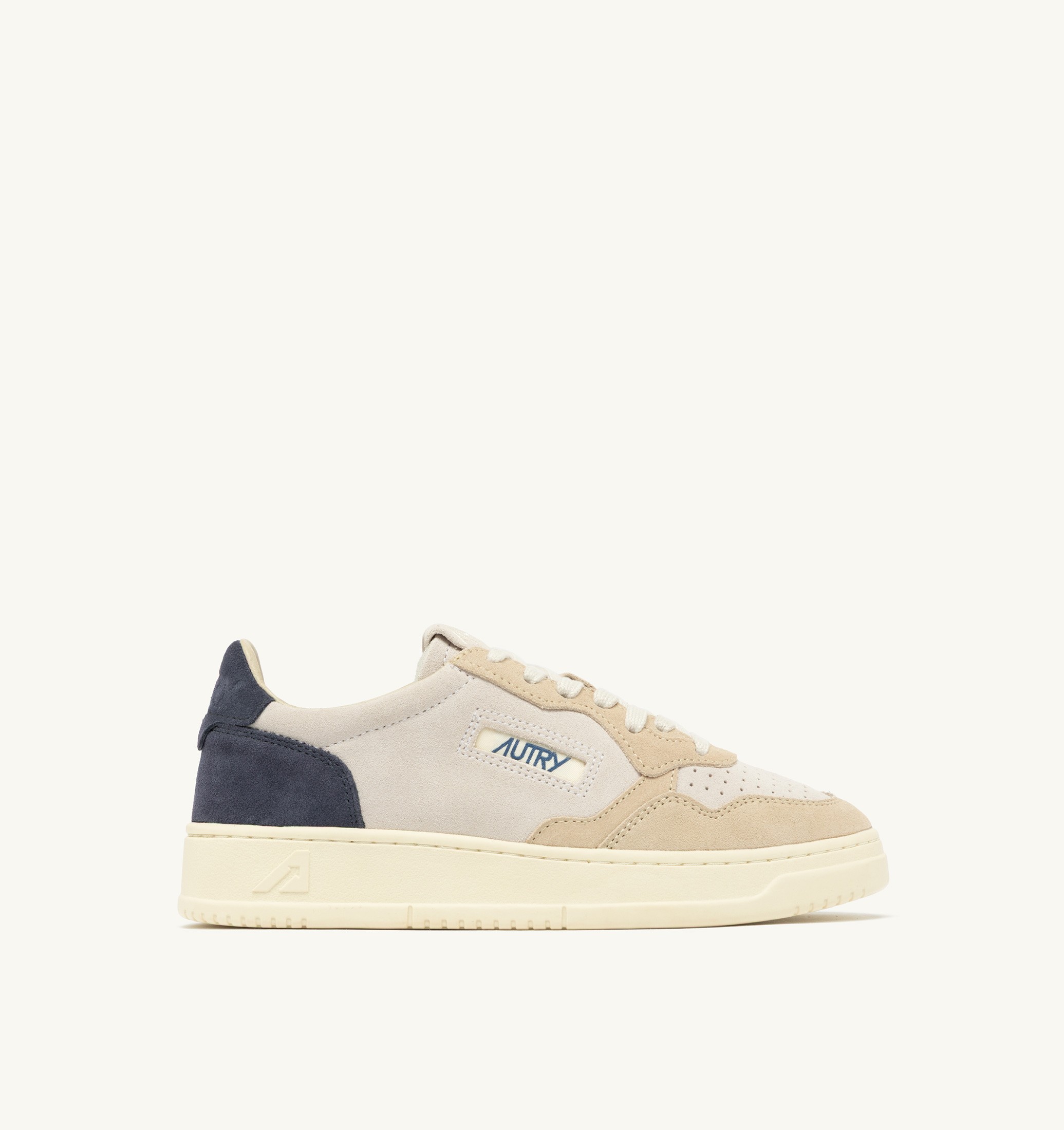 BASKETS MEDALIST LOW TRICOLORE EN DAIM BLANC SAND ET BLUE SPACE
