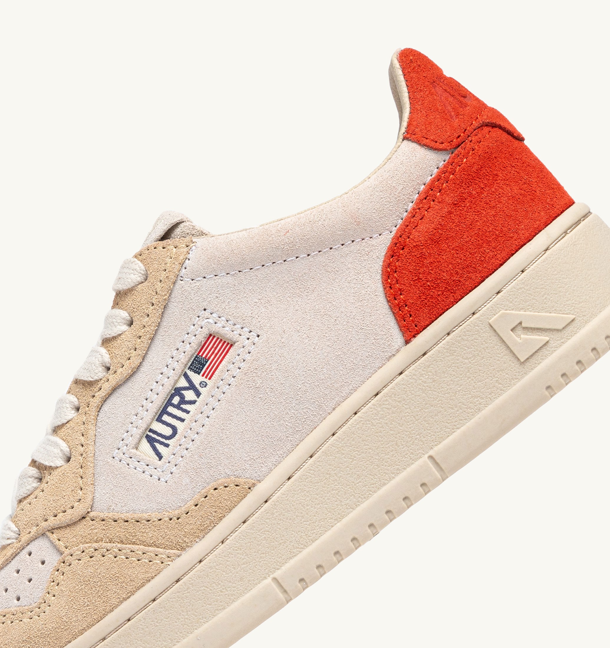 BASKETS MEDALIST LOW TRICOLORE EN DAIM BLANC SAND ET FEU