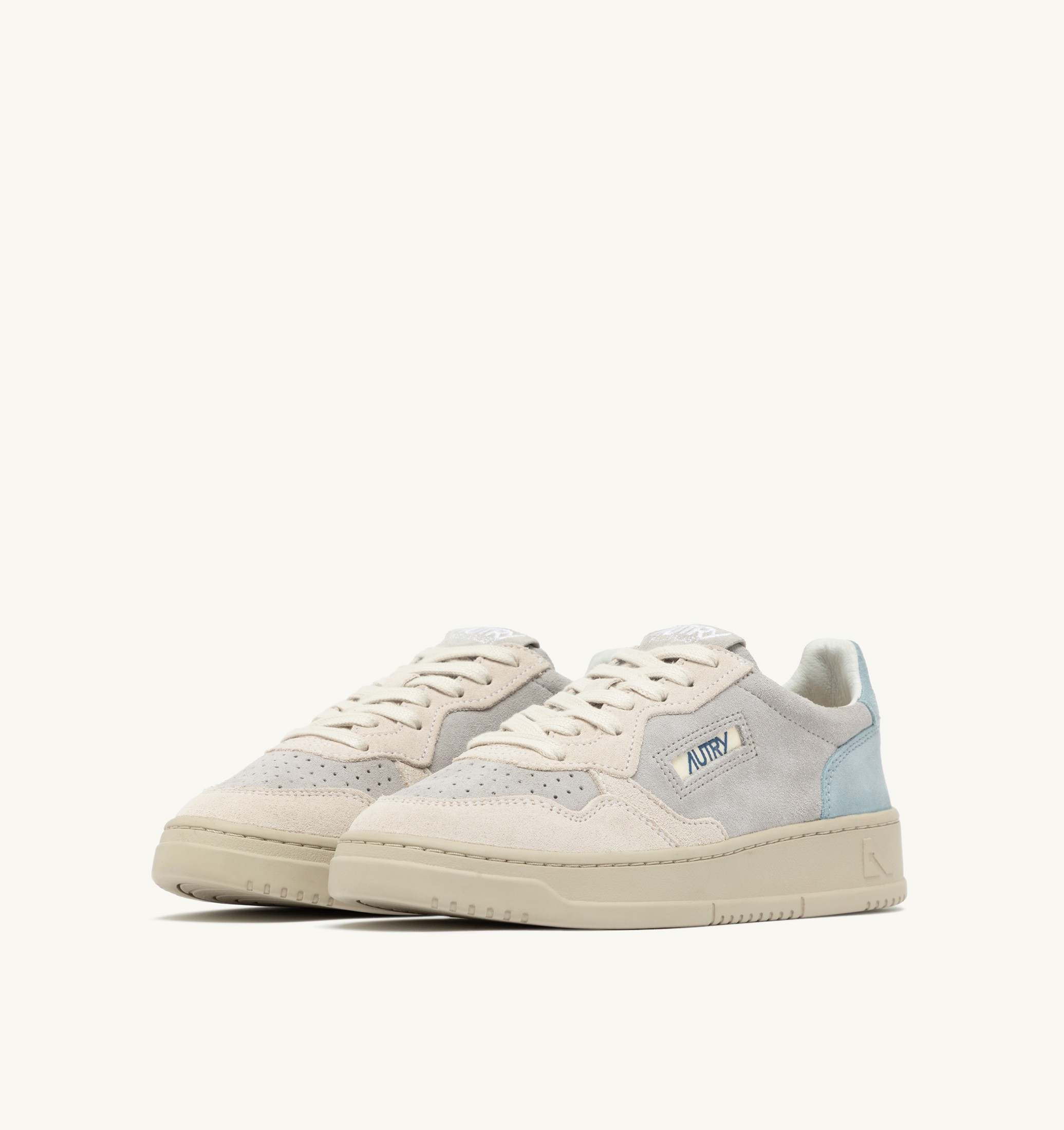 BASKETS MEDALIST LOW TRICOLORE EN DAIM BLANC SKY ET LOFT