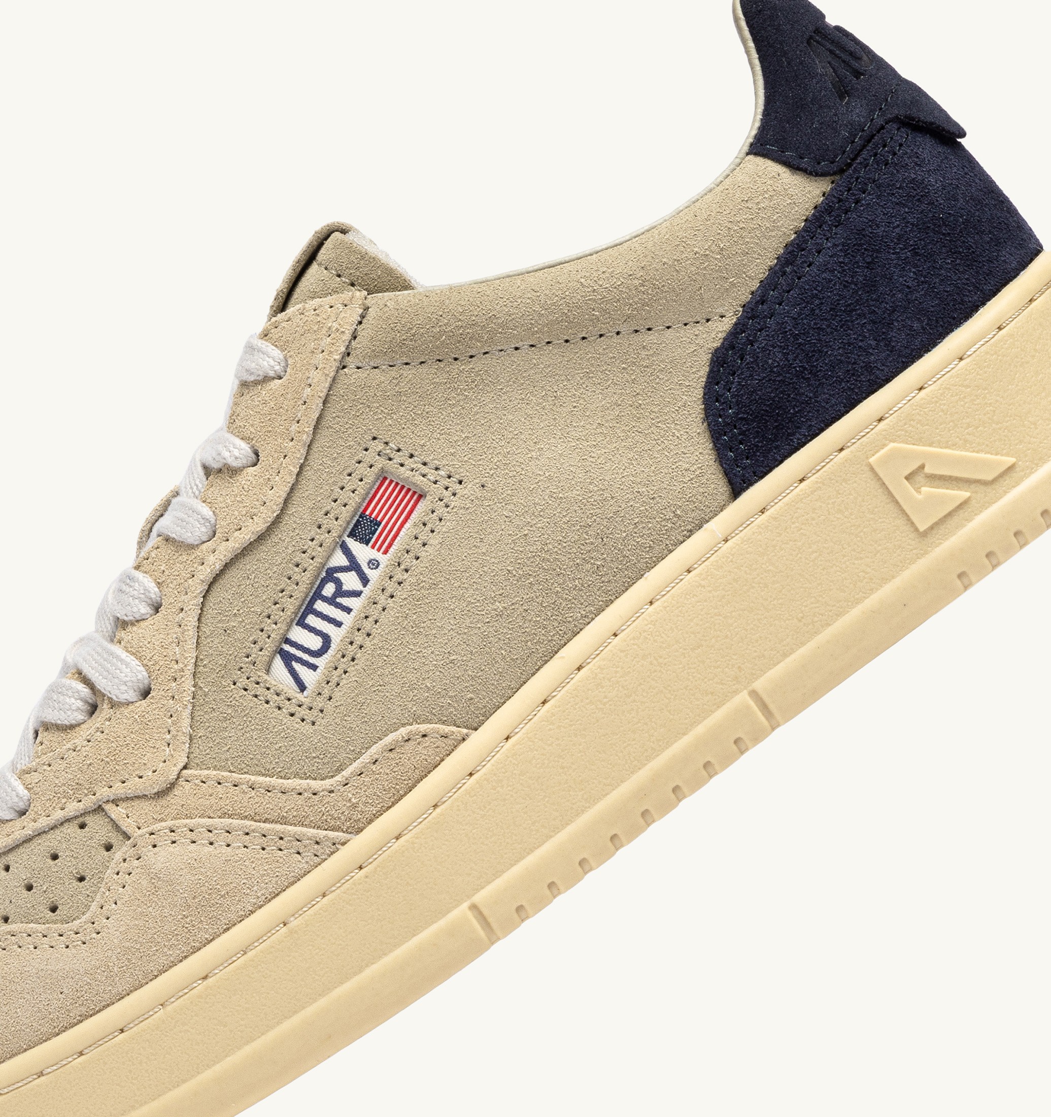 BASKETS MEDALIST LOW TRICOLORE EN DAIM ÉCRU PAPYRUS ET BLUE SPACE