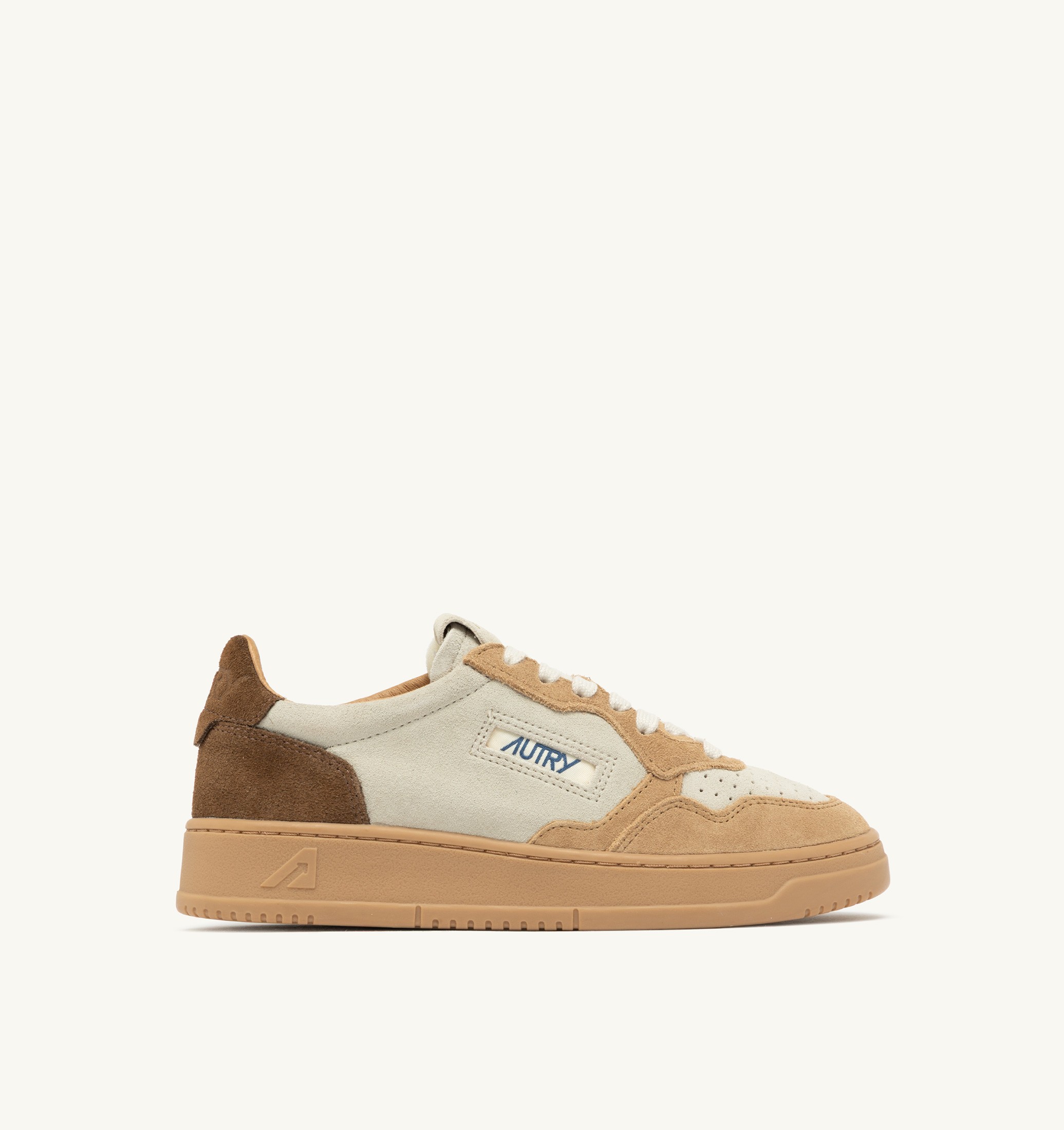 BASKETS MEDALIST LOW TRICOLORE EN DAIM TUNDRA EGG ET PEANUT