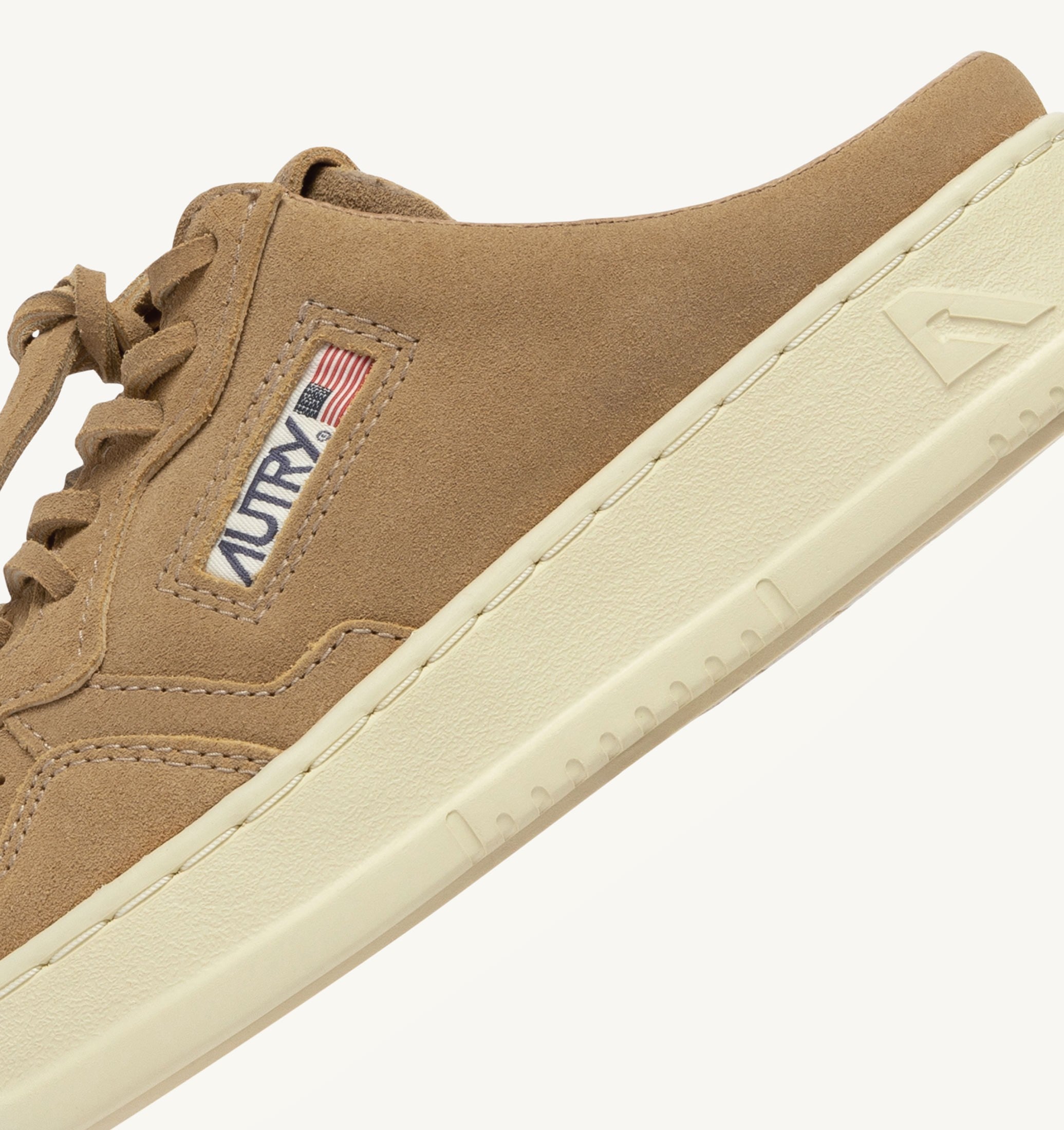 BASKETS MEDALIST MULE EN DAIM CUIVRE