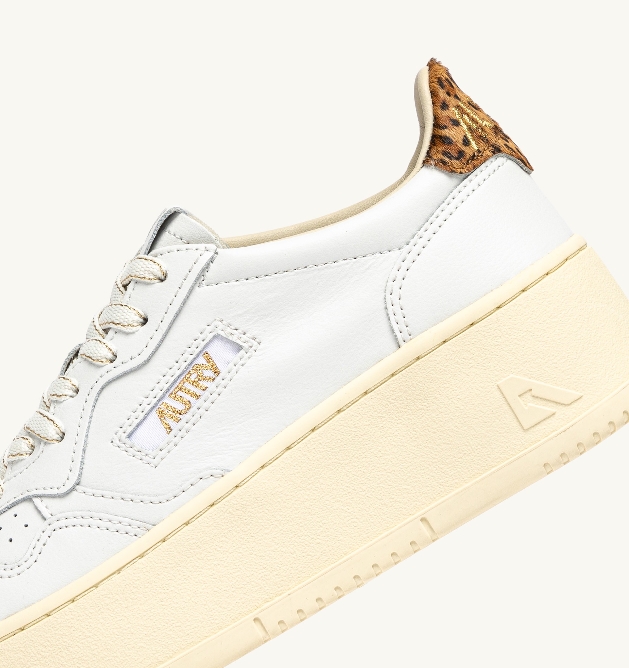 BASKETS MEDALIST PLATFORM EN CUIR BLANC ET LEOPARD