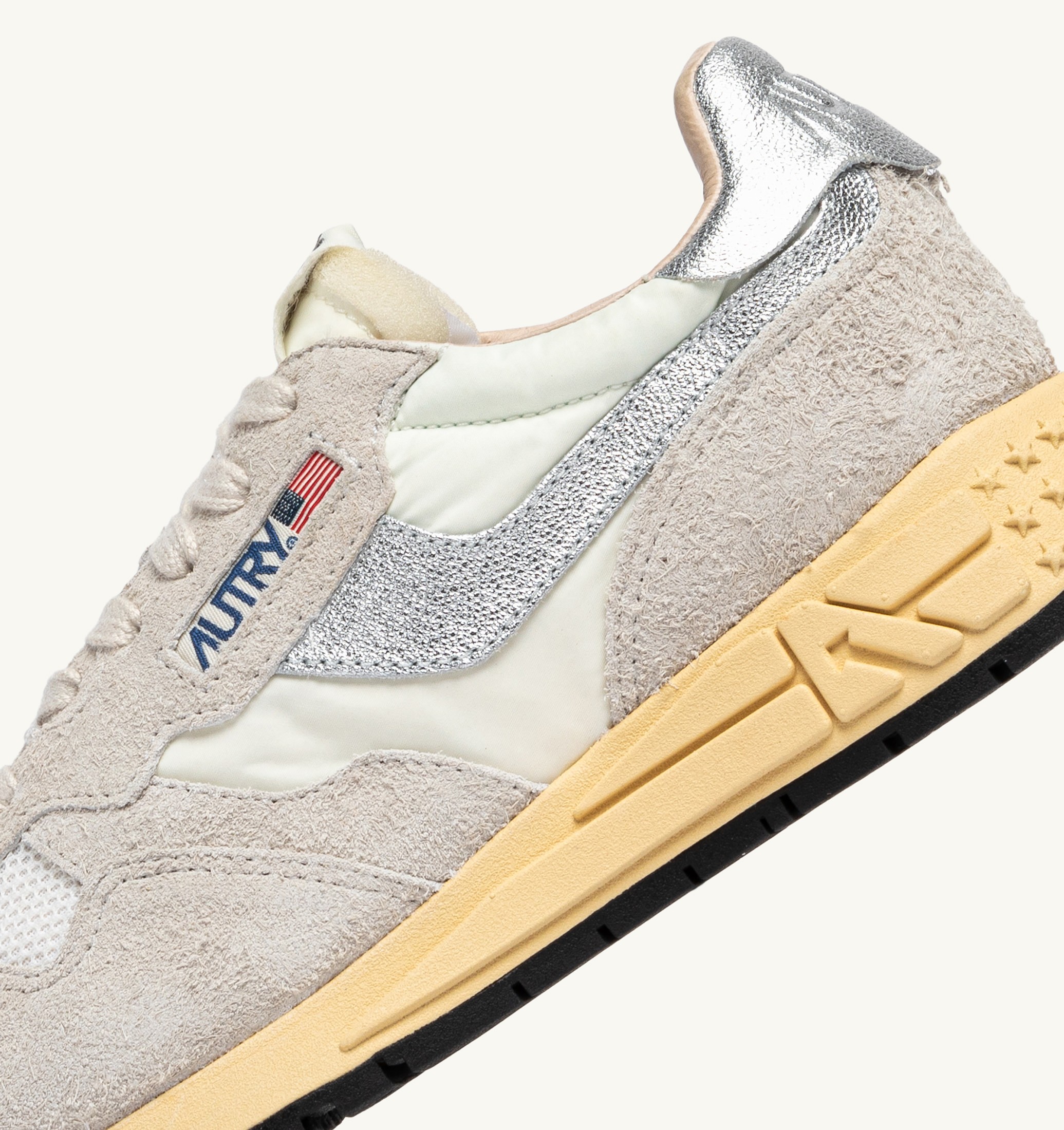 BASKETS REELWIND LOW EN NYLON ET DAIM BLANC ET ARGENT