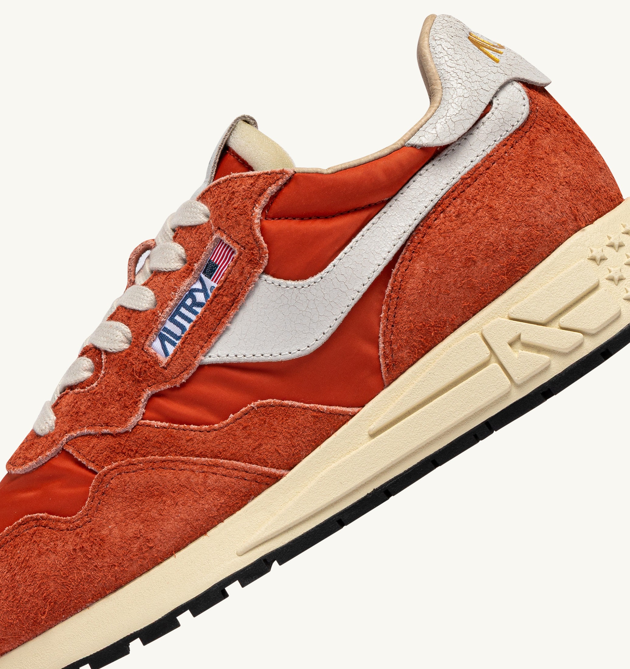 BASKETS REELWIND LOW EN NYLON ET DAIM BLANC ET ORANGE RUST