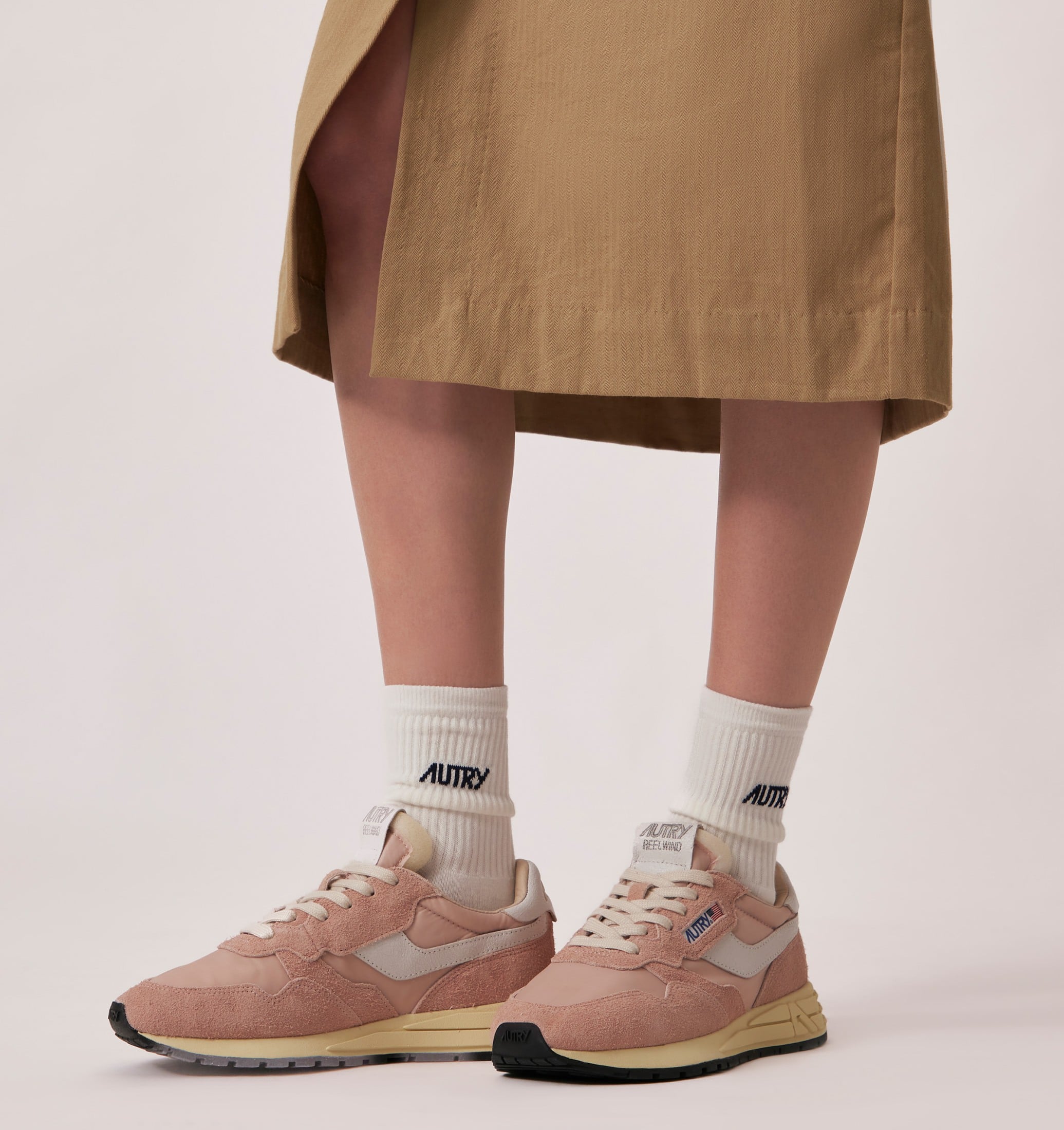 BASKETS REELWIND LOW EN NYLON ET DAIM COLORIS BLANC ET POWDER PINK