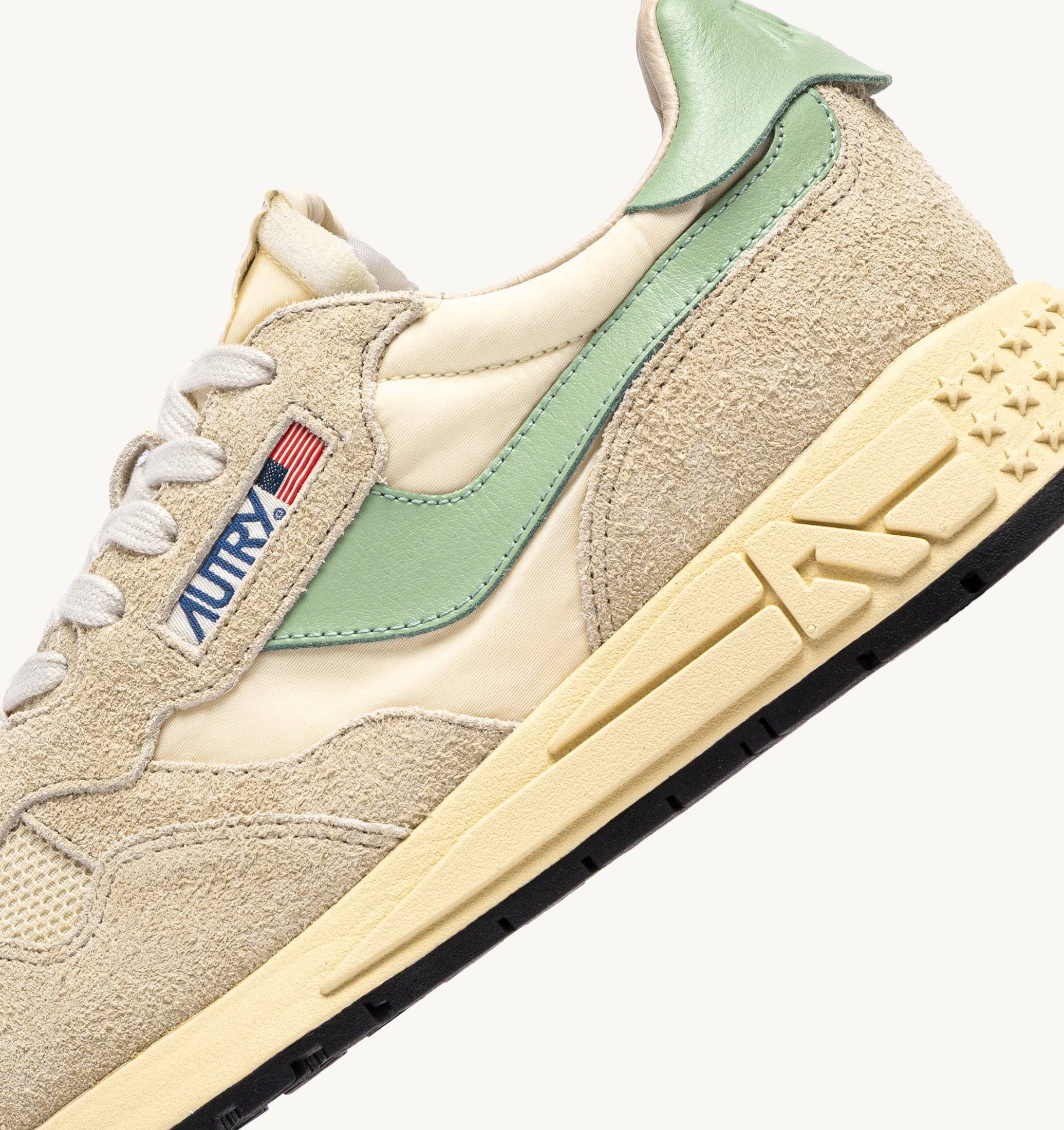 BASKETS REELWIND LOW EN NYLON ET DAIM ÉCRU ET RÉSÉDA
