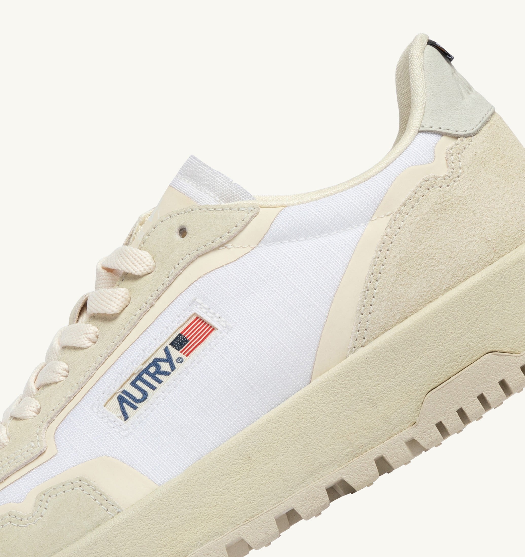 BASKETS WILDPACE LOW EN CORDURA ET DAIM BLANC