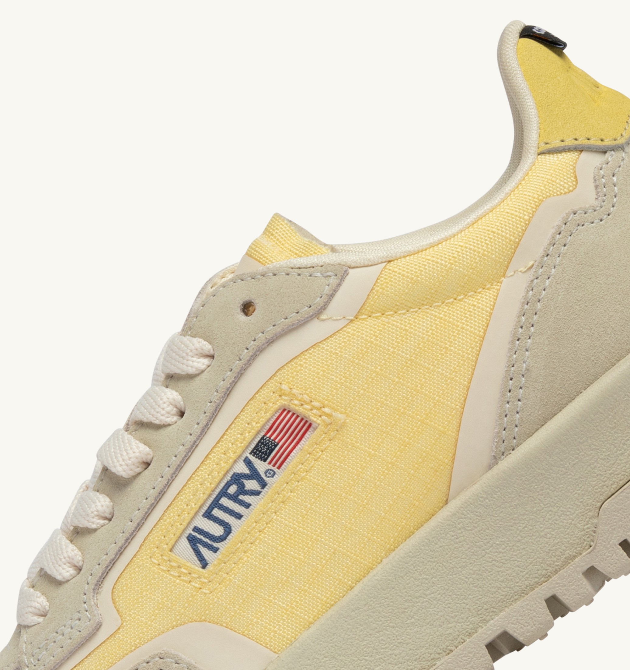 BASKETS WILDPACE LOW EN CORDURA ET DAIM BLANC ET LEMON MERINGUE