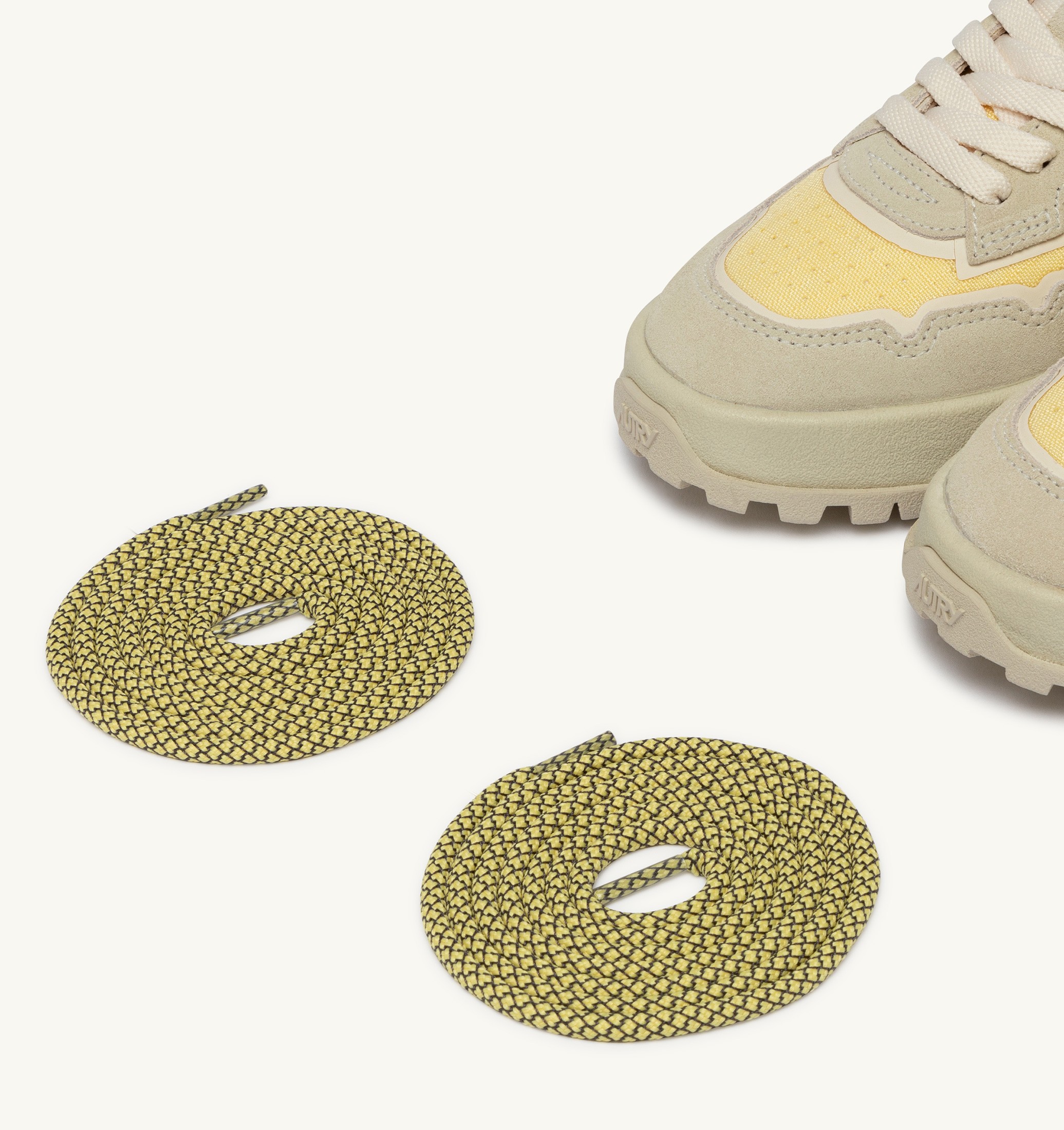 BASKETS WILDPACE LOW EN CORDURA ET DAIM BLANC ET LEMON MERINGUE