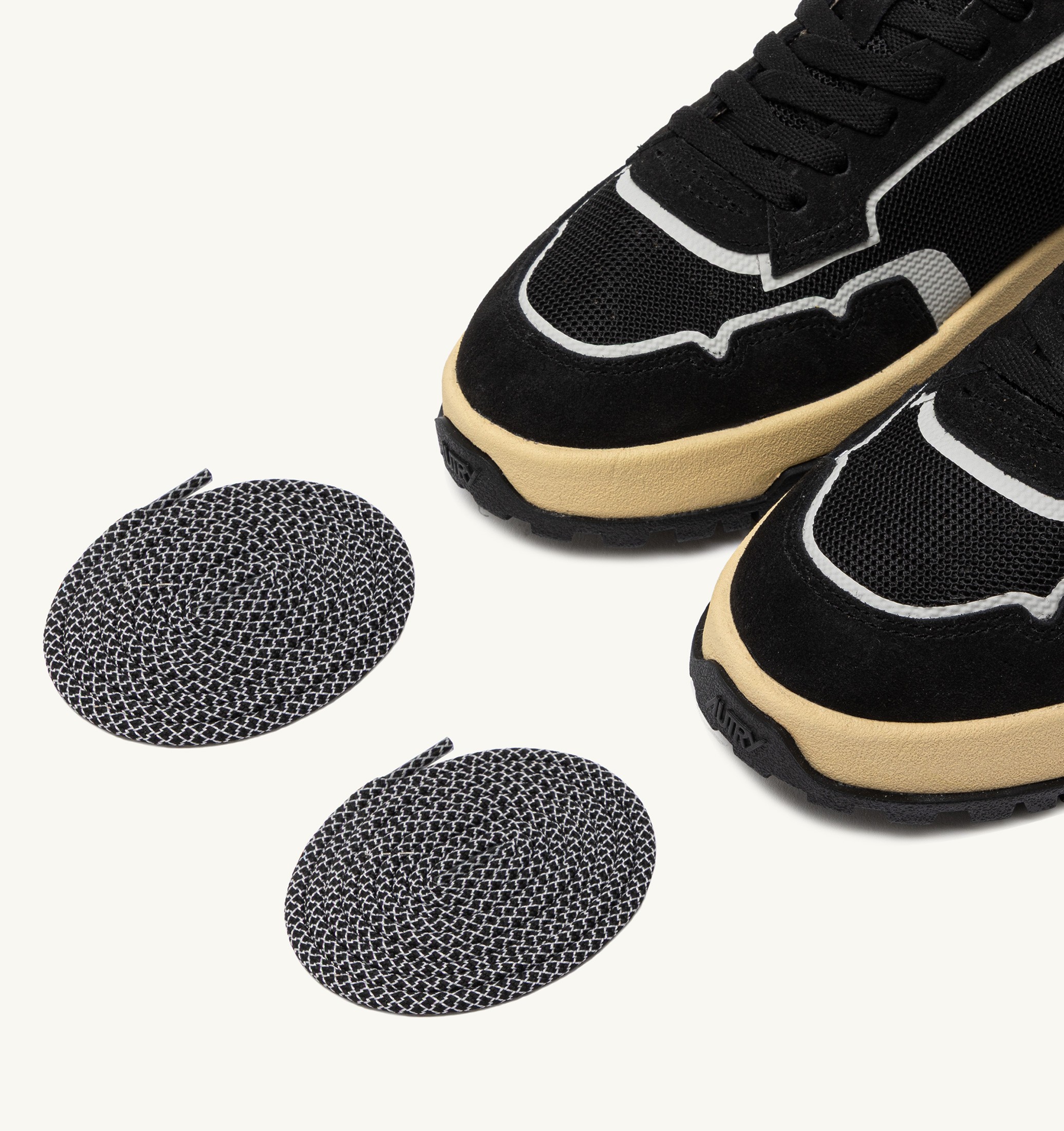BASKETS WILDPACE LOW EN DRAGON MESH ET DAIM NOIR