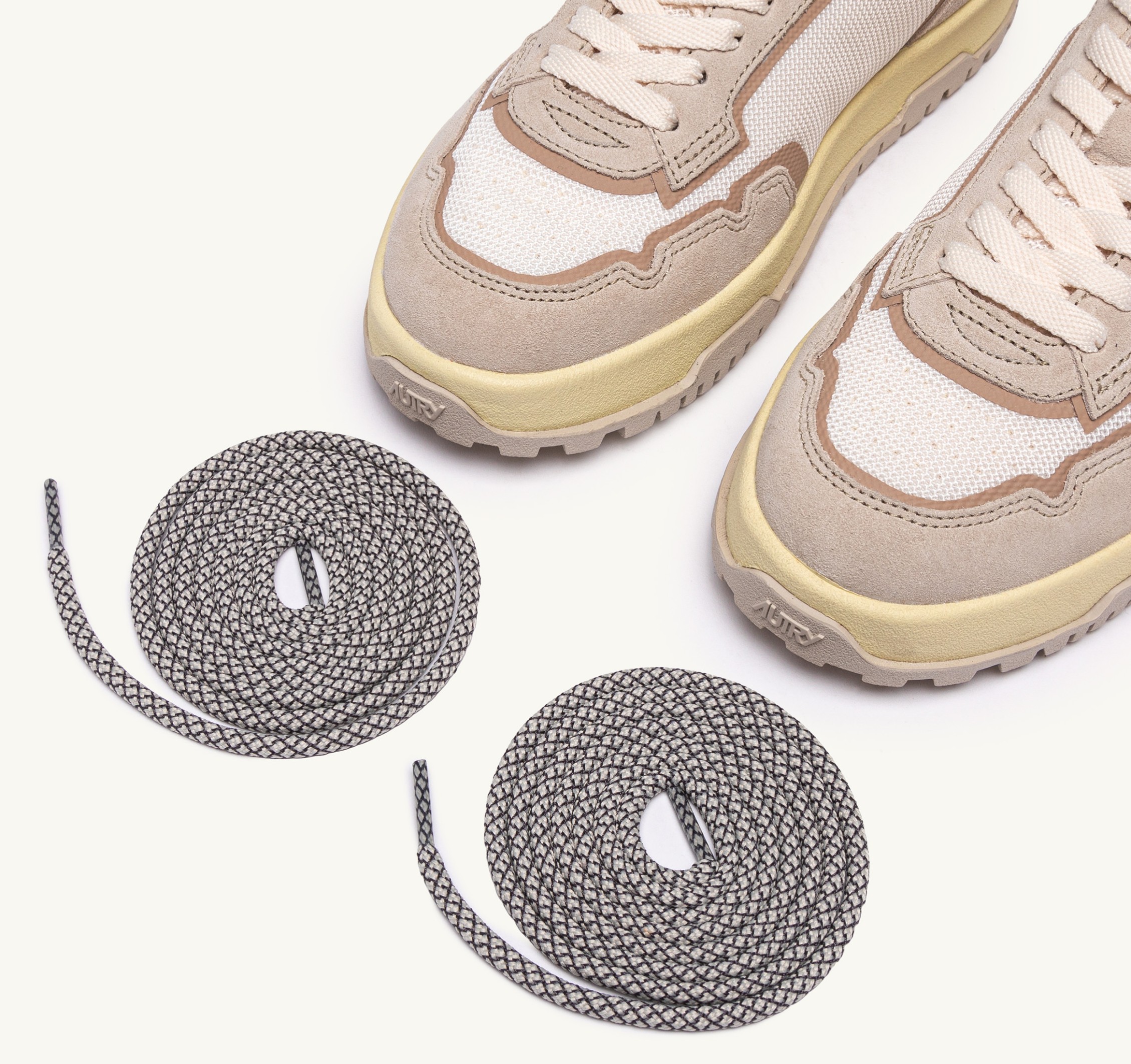 BASKETS WILDPACE LOW EN DRAGON MESH ET DAIM WHISPER WHITE ET SAND