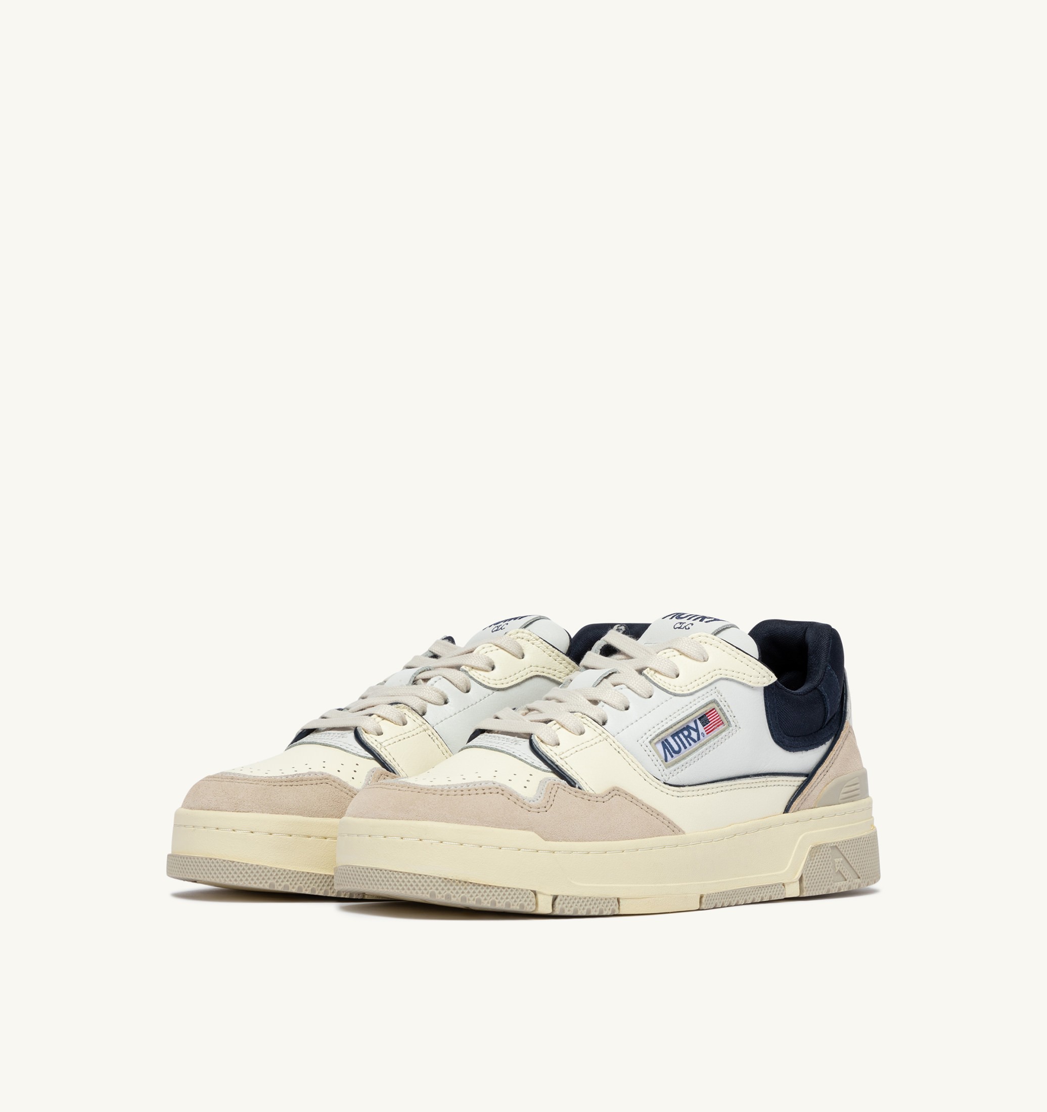BASKETS CLC LOW EN CUIR ET DAIM BLANC SAND ET SPACE BLUE