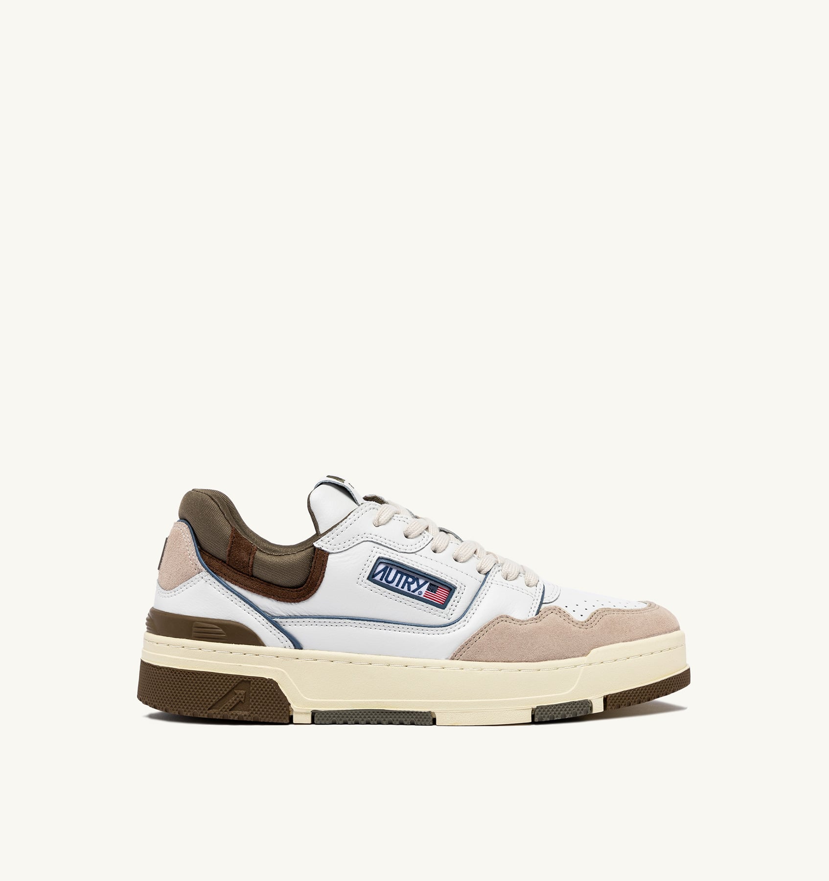 BASKETS CLC LOW EN CUIR ET DAIM COLORIS BLANC ET COVERT GREEN