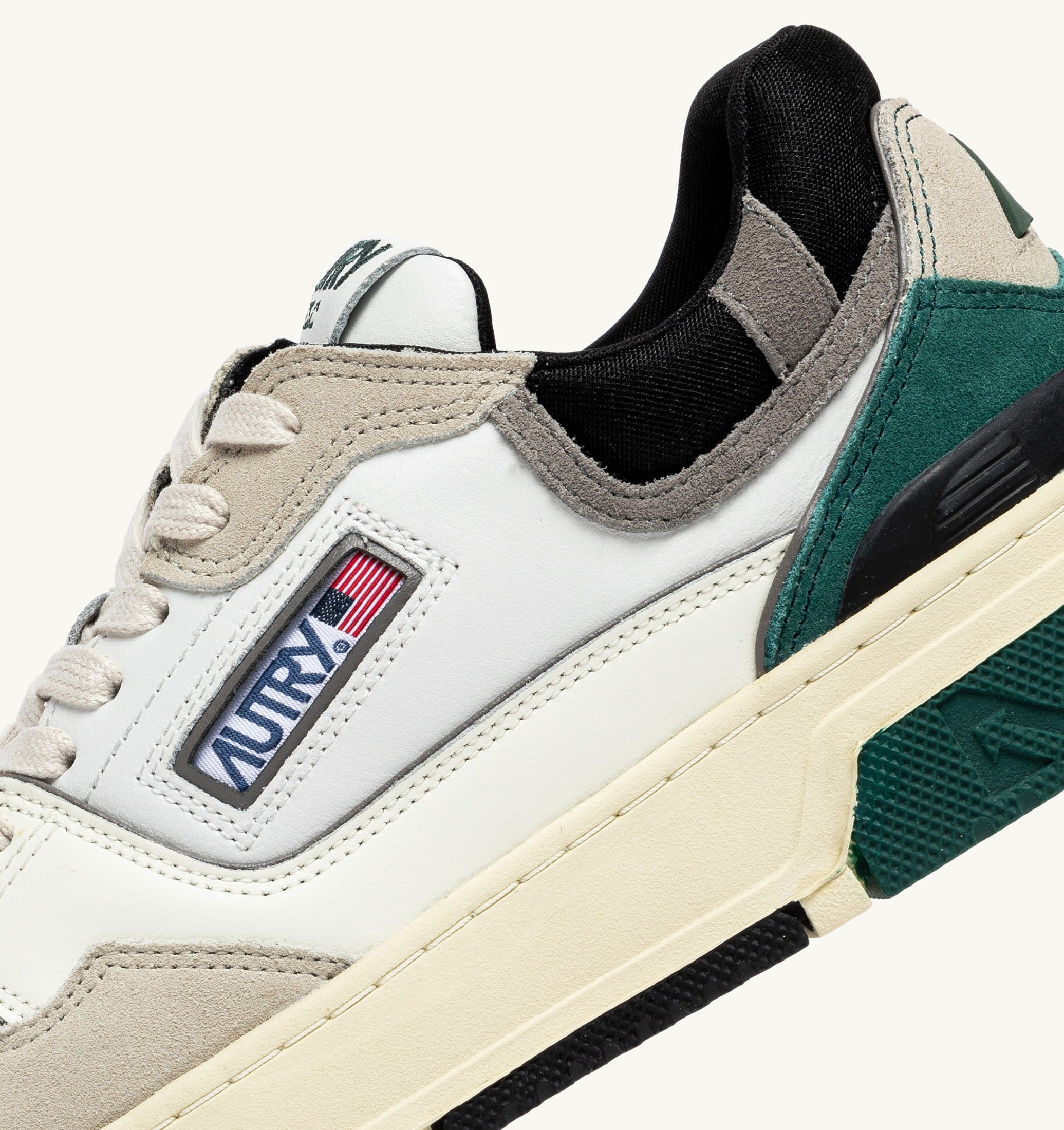 BASKETS CLC LOW EN DAIM ET CUIR BLANC ET FOREST