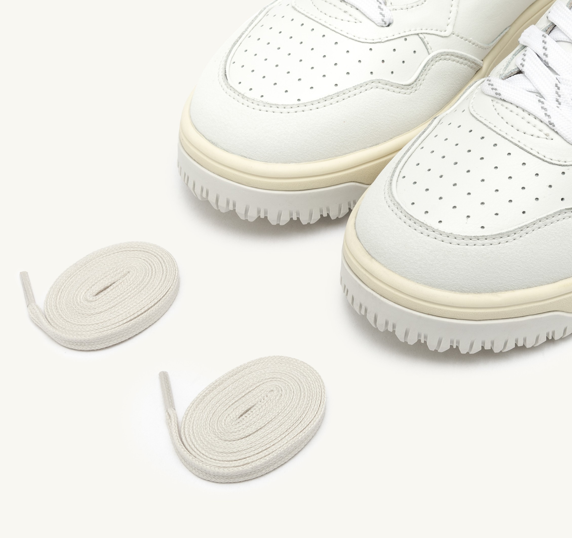 BASKETS GOLF LOW EN CUIR BLANC