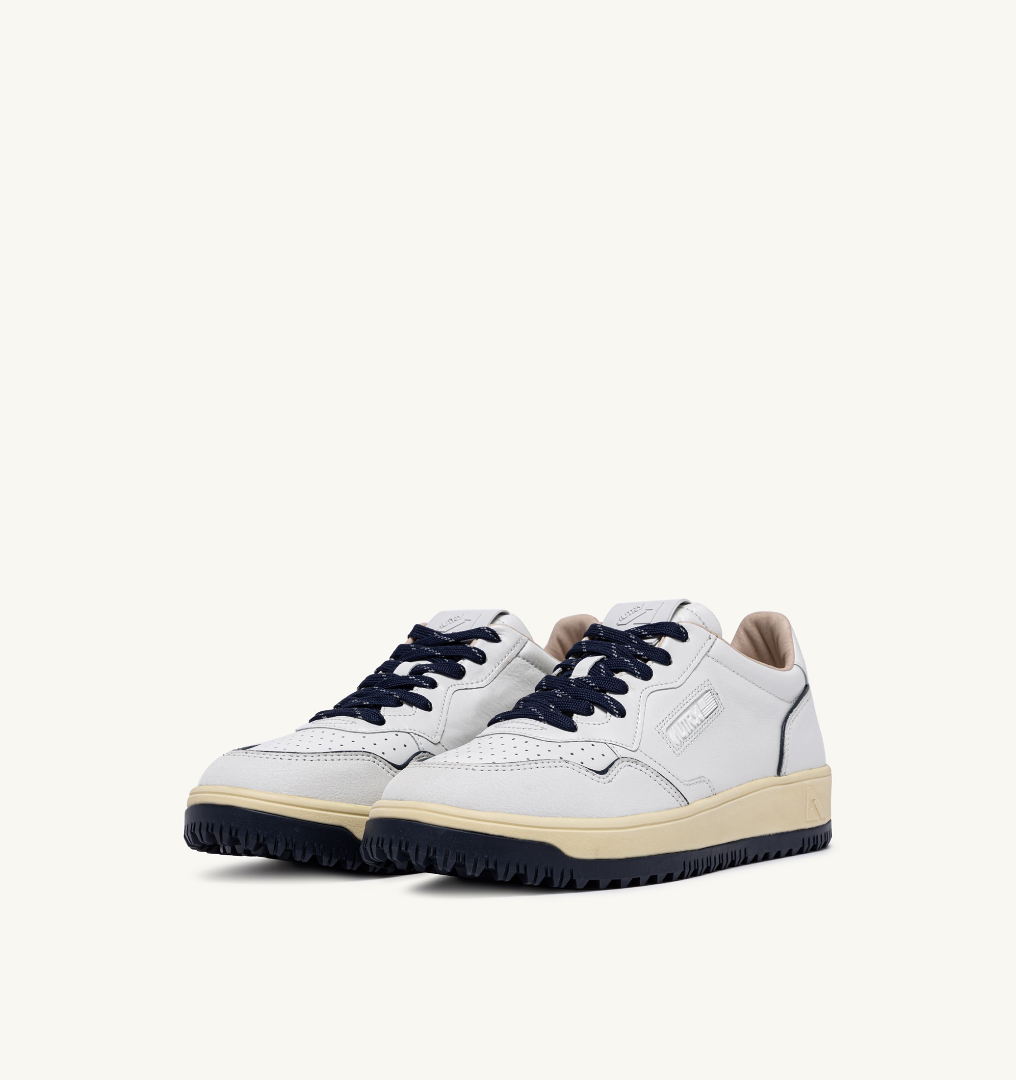 BASKETS GOLF LOW EN CUIR BLANC ET NAVY