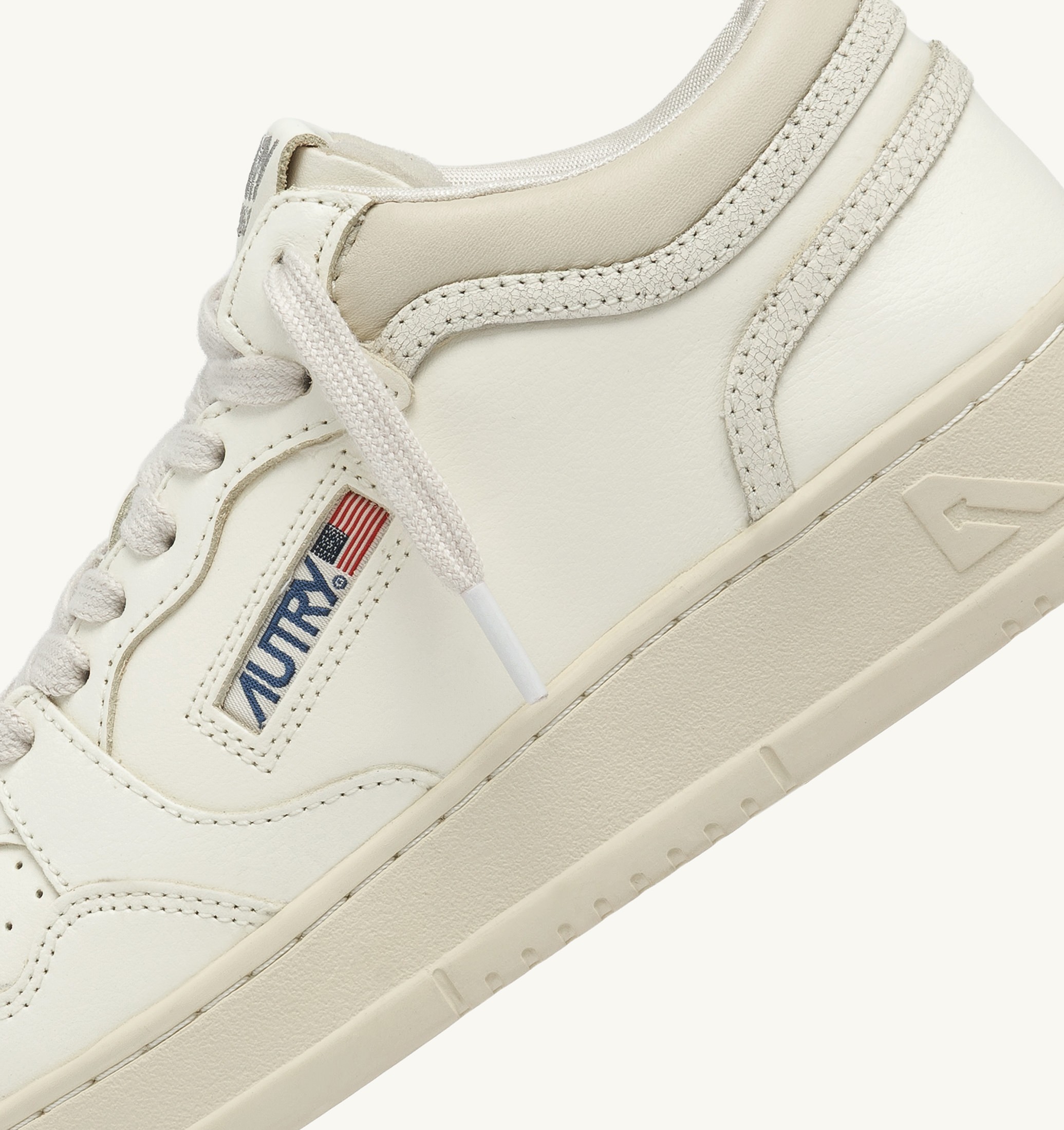 BASKETS MED-WAY EN CUIR COLORIS MARSHMALLOW ET BLANC