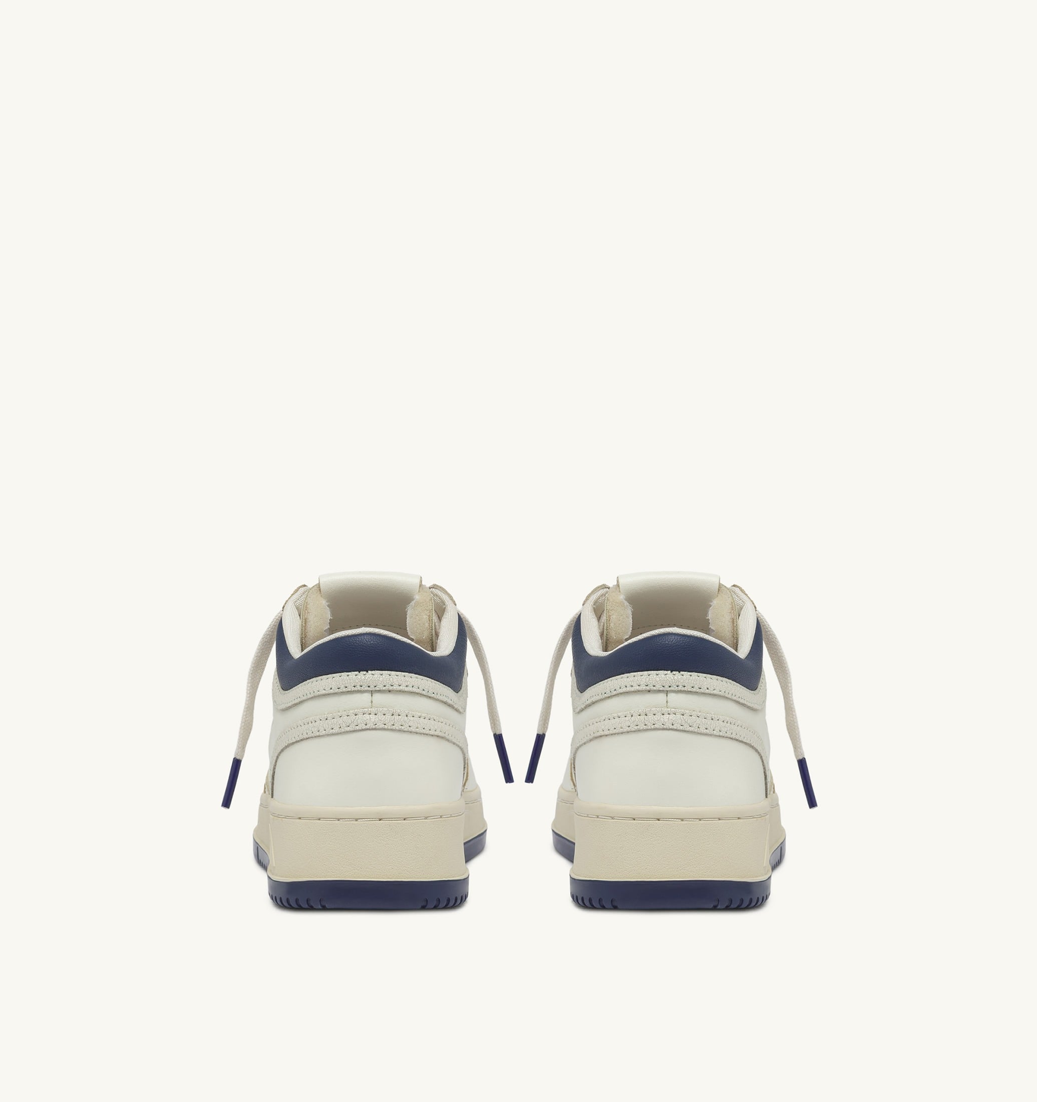 BASKETS MED-WAY EN CUIR COLORIS MARSHMALLOW ET ENSIGN BLUE