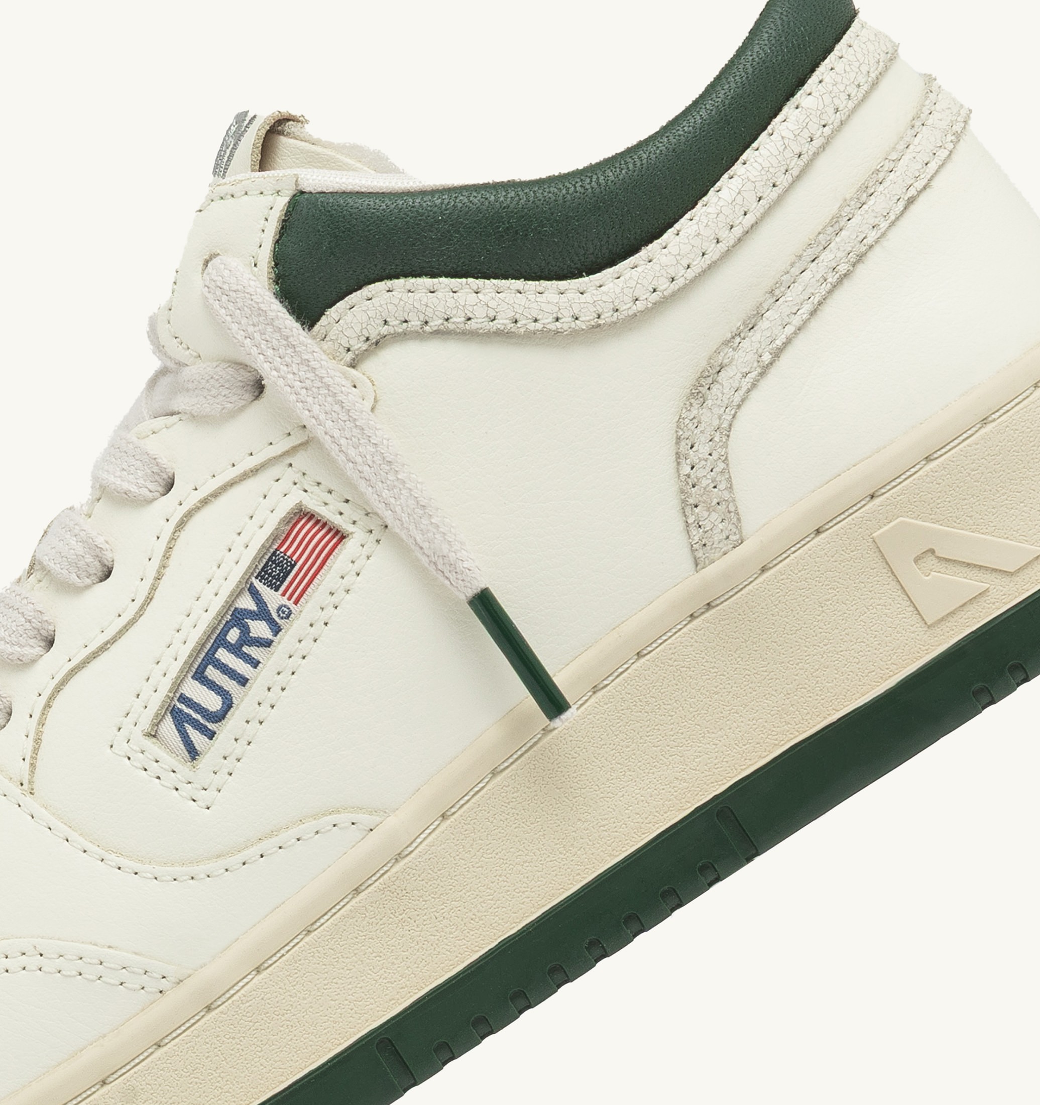 BASKETS MED-WAY EN CUIR COLORIS MARSHMALLOW ET MOUNTAIN