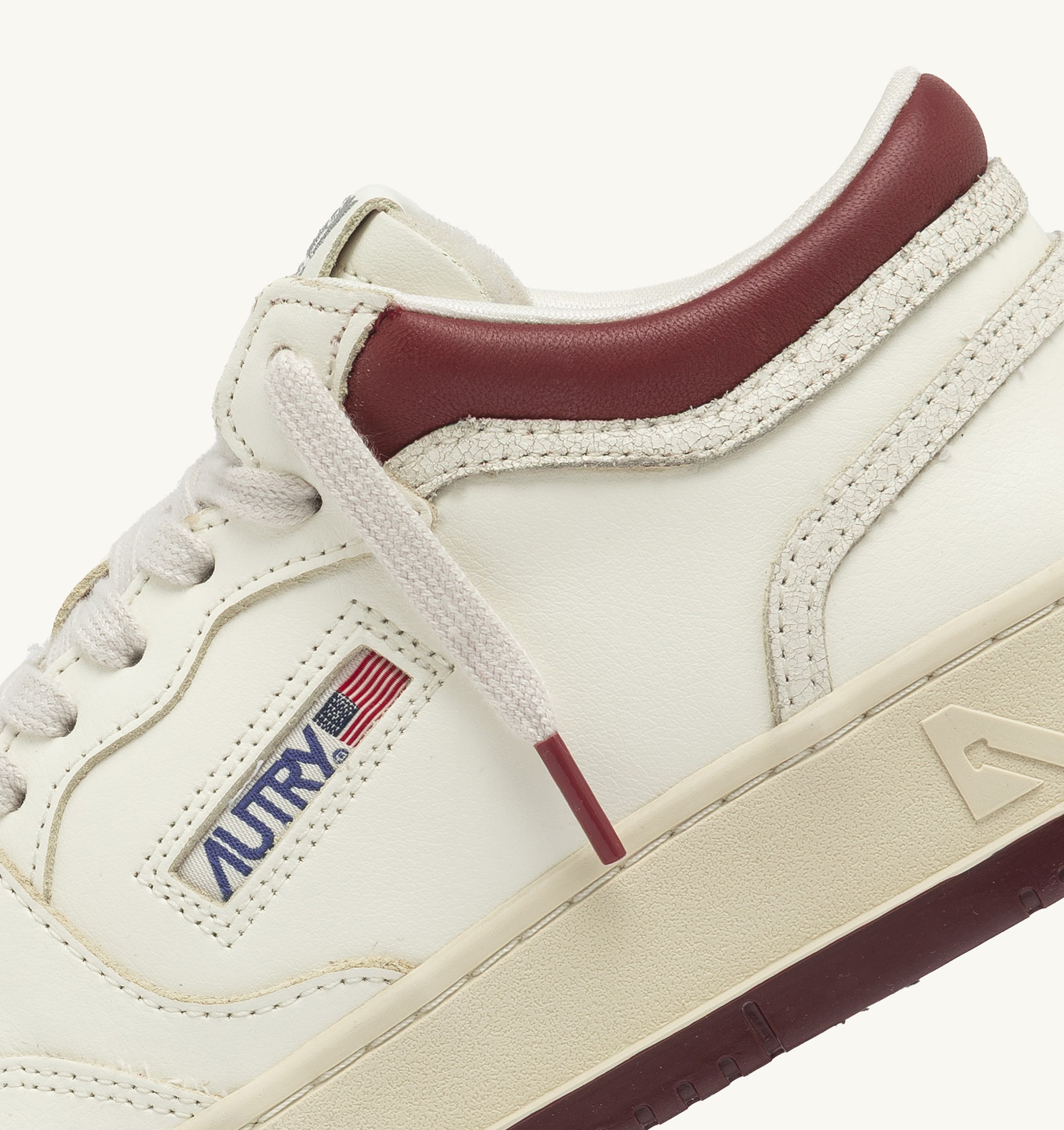 BASKETS MED-WAY EN CUIR COLORIS MARSHMALLOW ET SYRAH