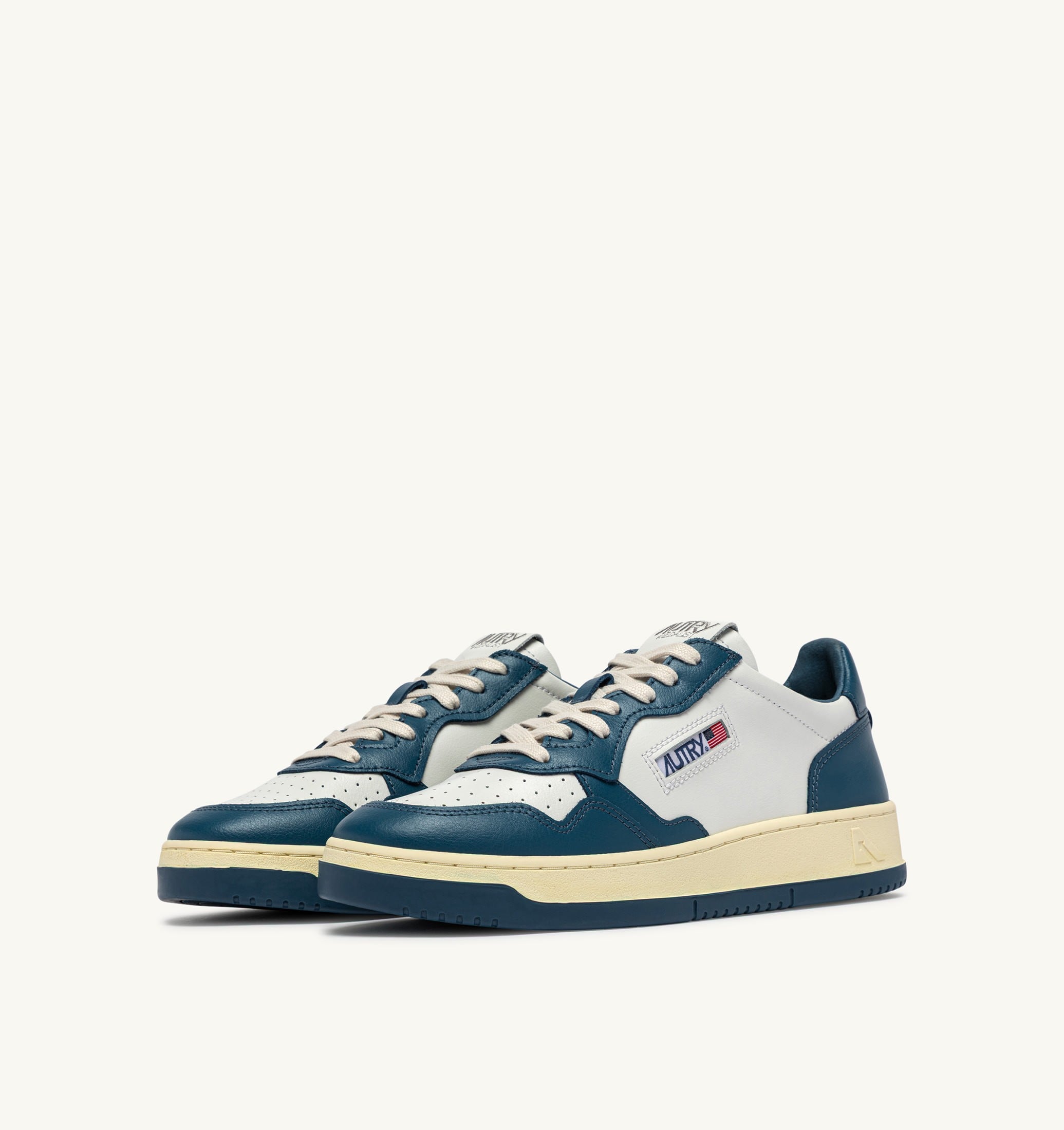 BASKETS MEDALIST LOW BICOLORE EN CUIR BLANC ET MALLARD BLUE