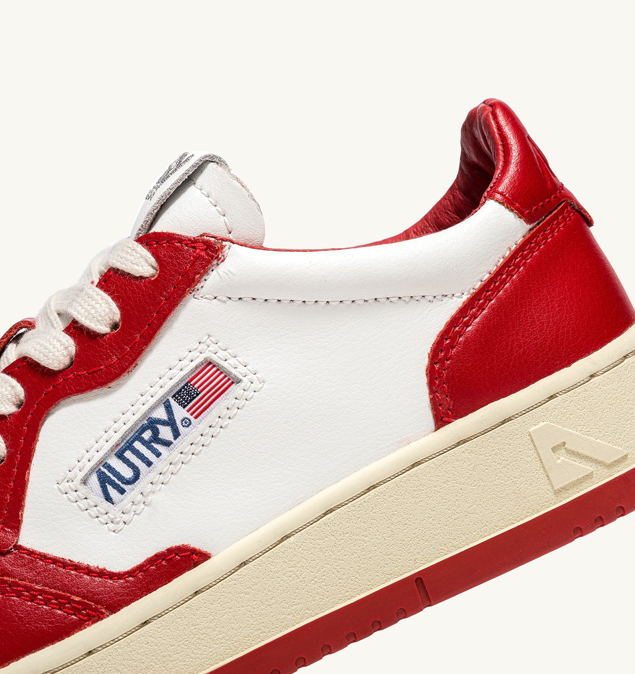 BASKETS MEDALIST LOW BICOLORE EN CUIR BLANC ET ROUGE