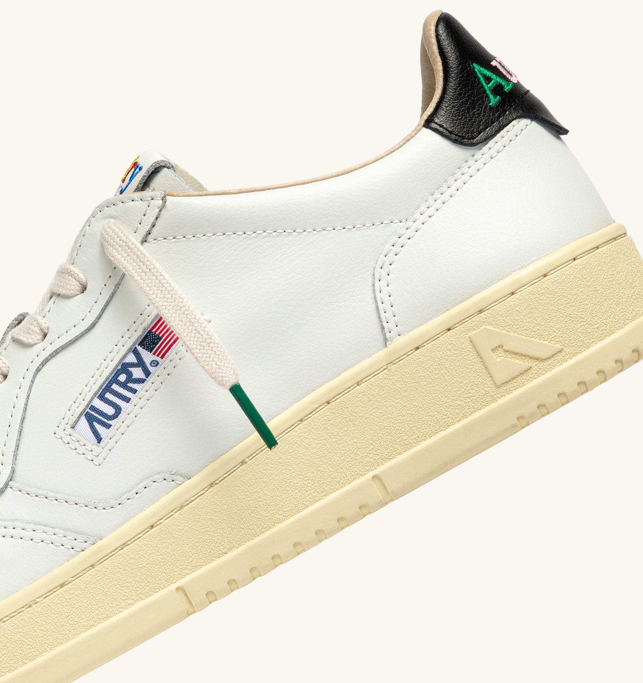 BASKETS MEDALIST LOW EN CUIR BLANC ET NOIR