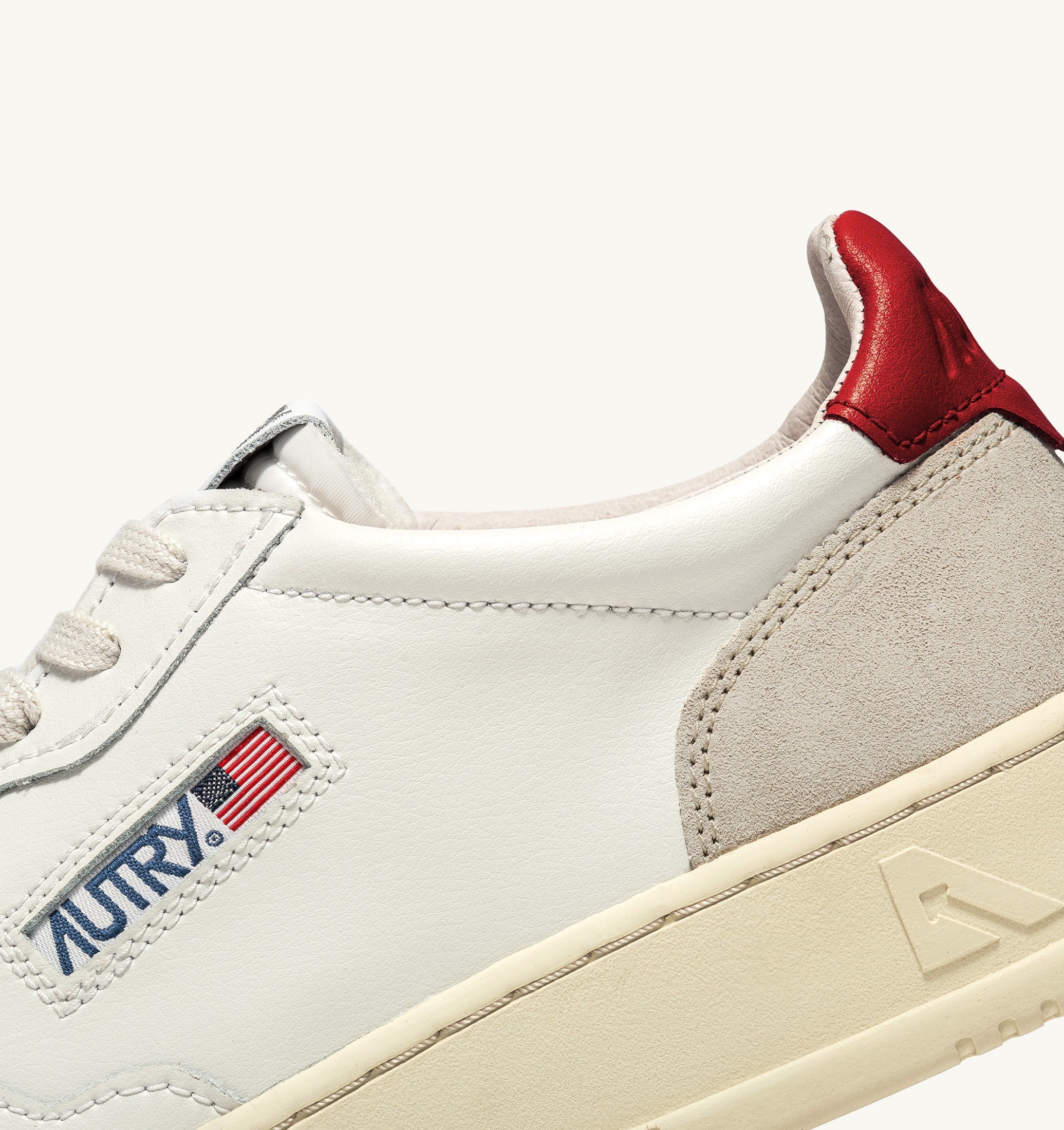 BASKETS MEDALIST LOW EN CUIR BLANC ET ROUGE ET DAIM BEIGE
