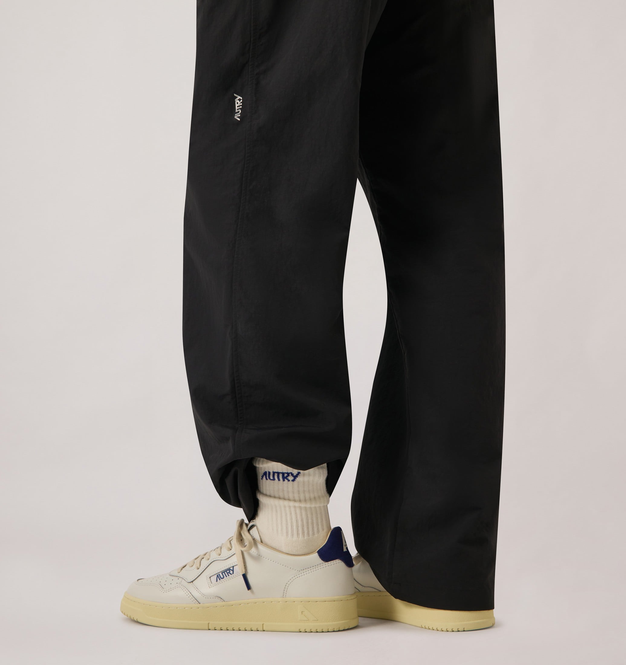 BASKETS MEDALIST LOW EN CUIR BLANC ET DAIM BLUE DEPTHS