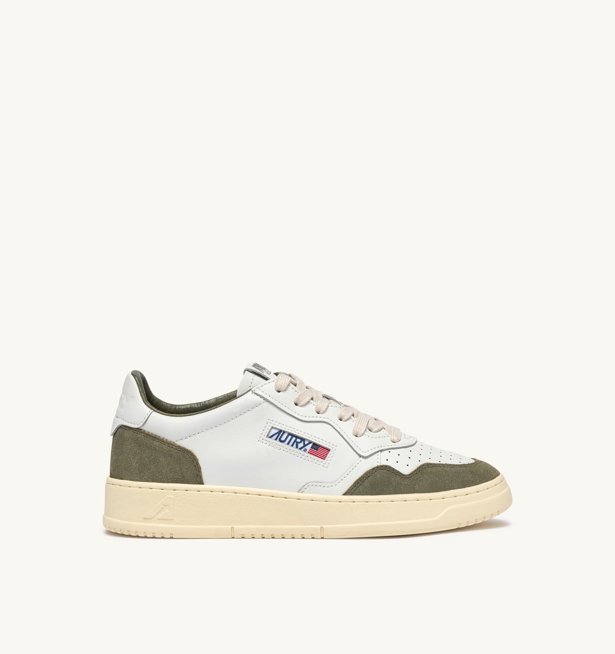 BASKETS MEDALIST LOW EN CUIR BLANC ET DAIM SMOKED GREEN