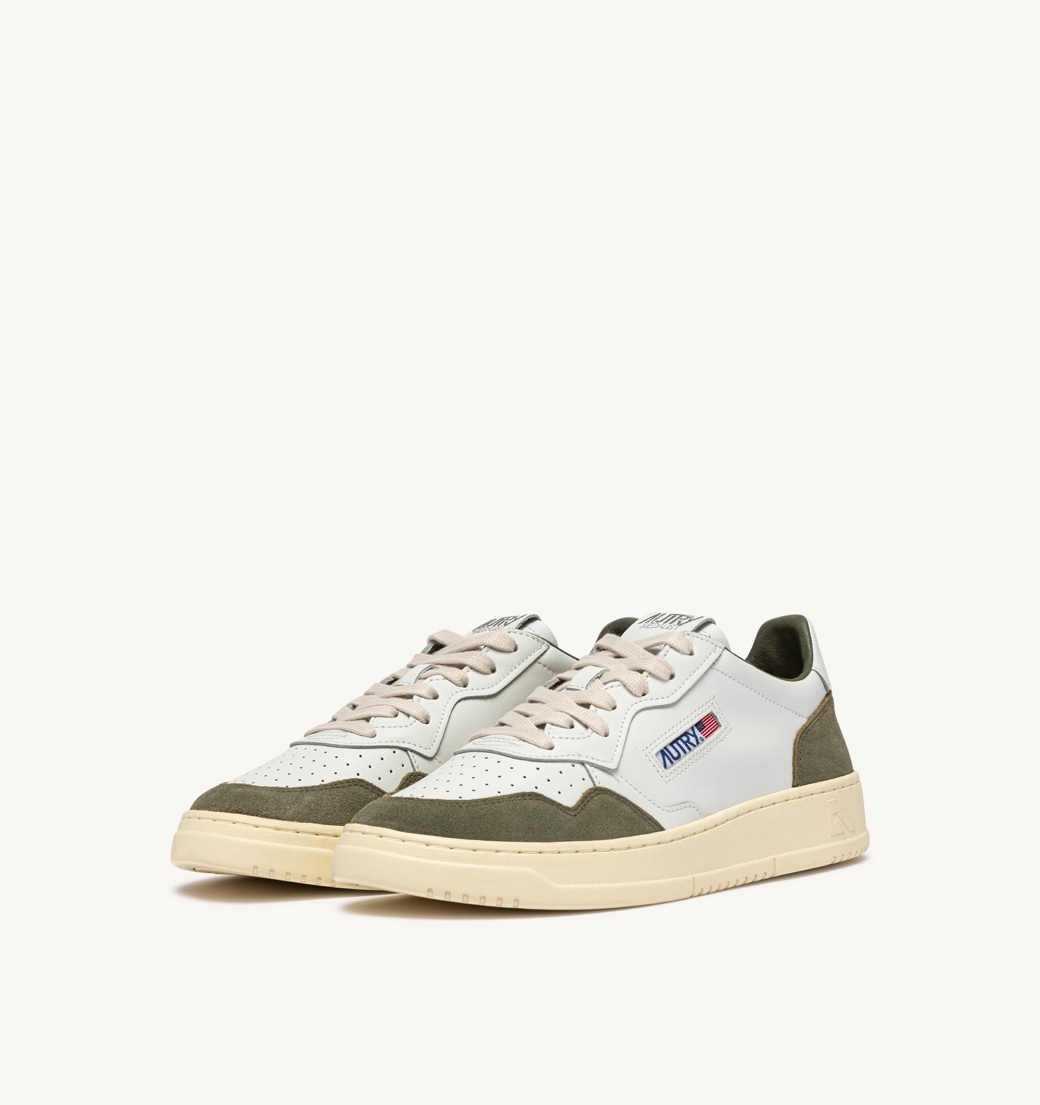 BASKETS MEDALIST LOW EN CUIR BLANC ET DAIM SMOKED GREEN