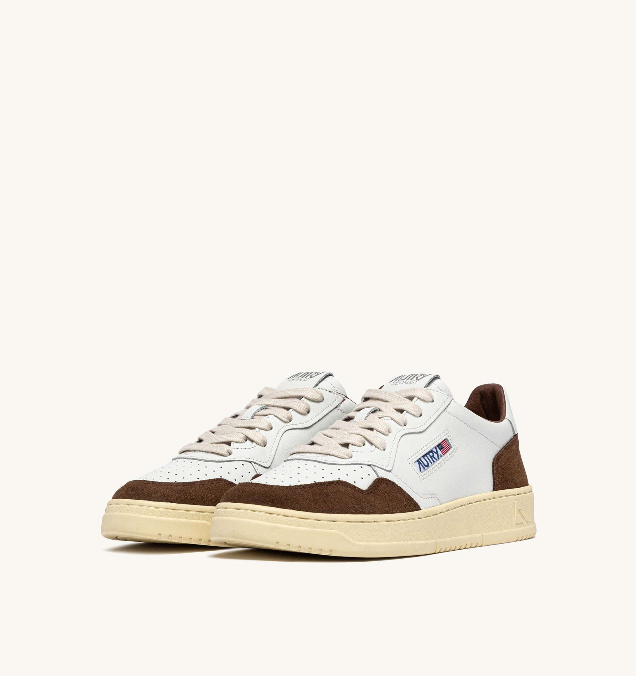 BASKETS MEDALIST LOW EN CUIR BLANC ET DAIM TUNDRA