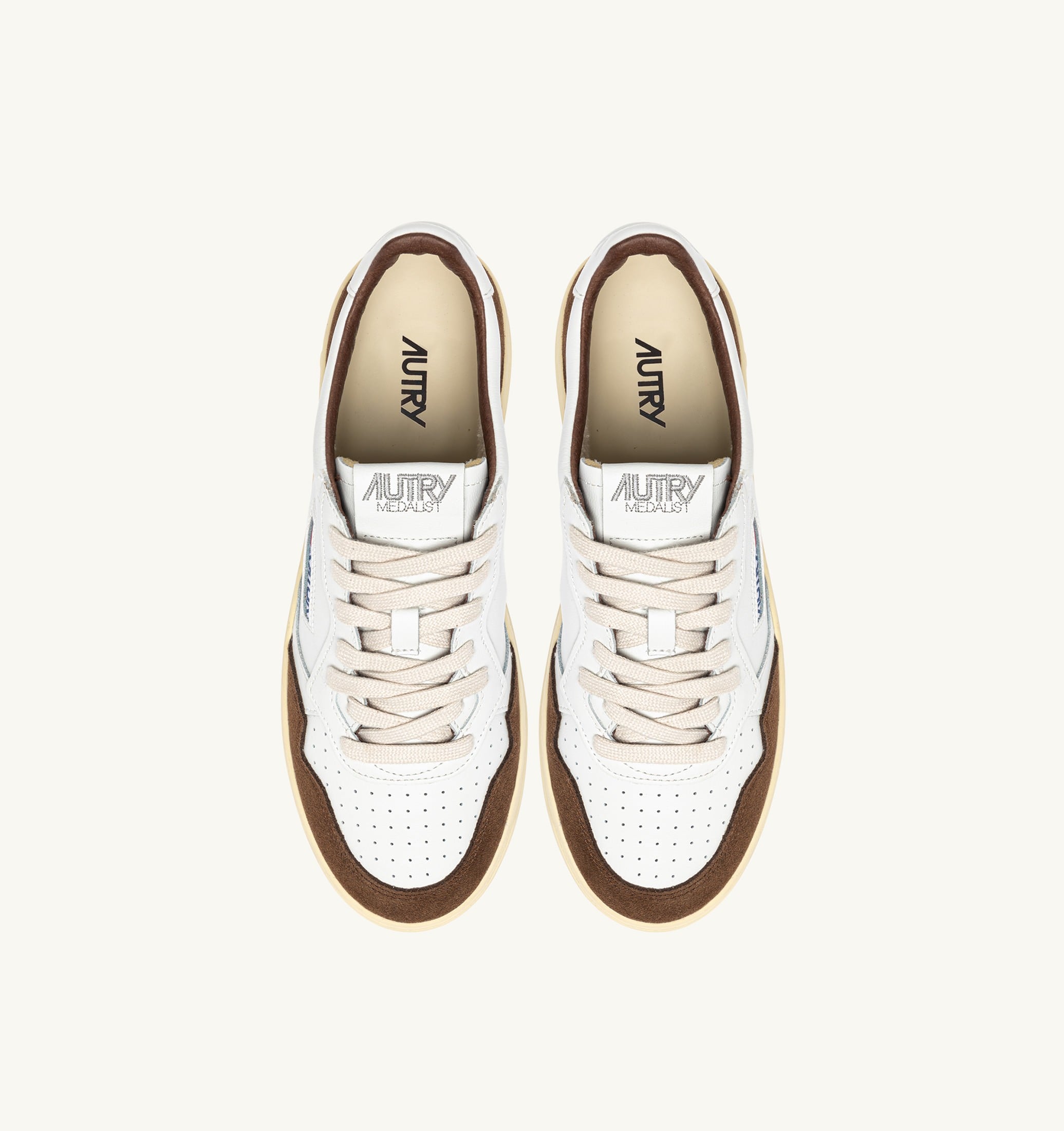 BASKETS MEDALIST LOW EN CUIR BLANC ET DAIM TUNDRA