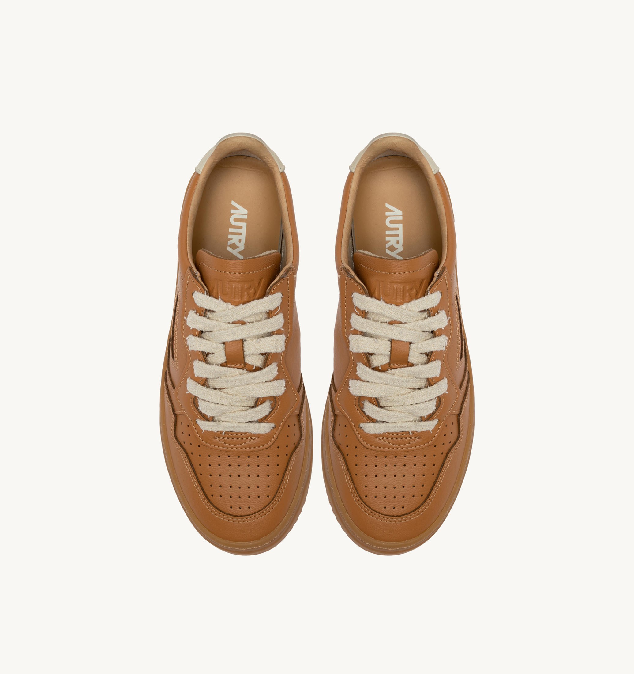BASKETS MEDALIST LOW EN CUIR COGNAC ET MARSHMALLOW