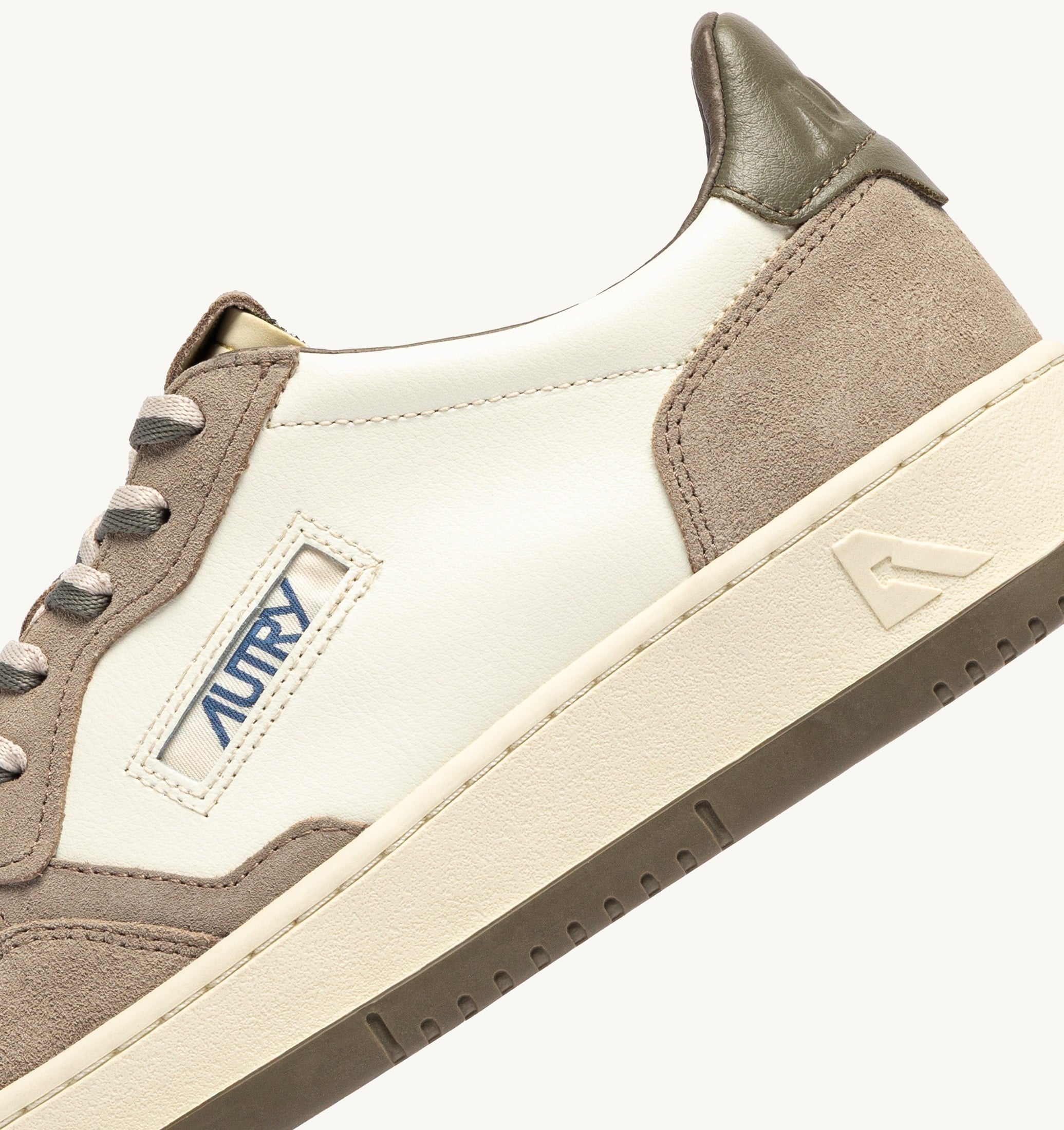 BASKETS MEDALIST LOW EN CUIR ET DAIM COVERT GREEN ET LICORICE