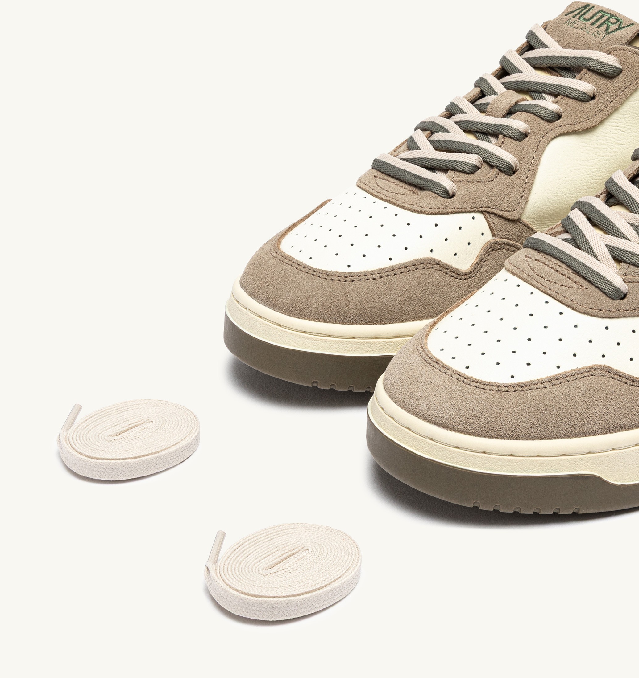 BASKETS MEDALIST LOW EN CUIR ET DAIM COVERT GREEN ET LICORICE