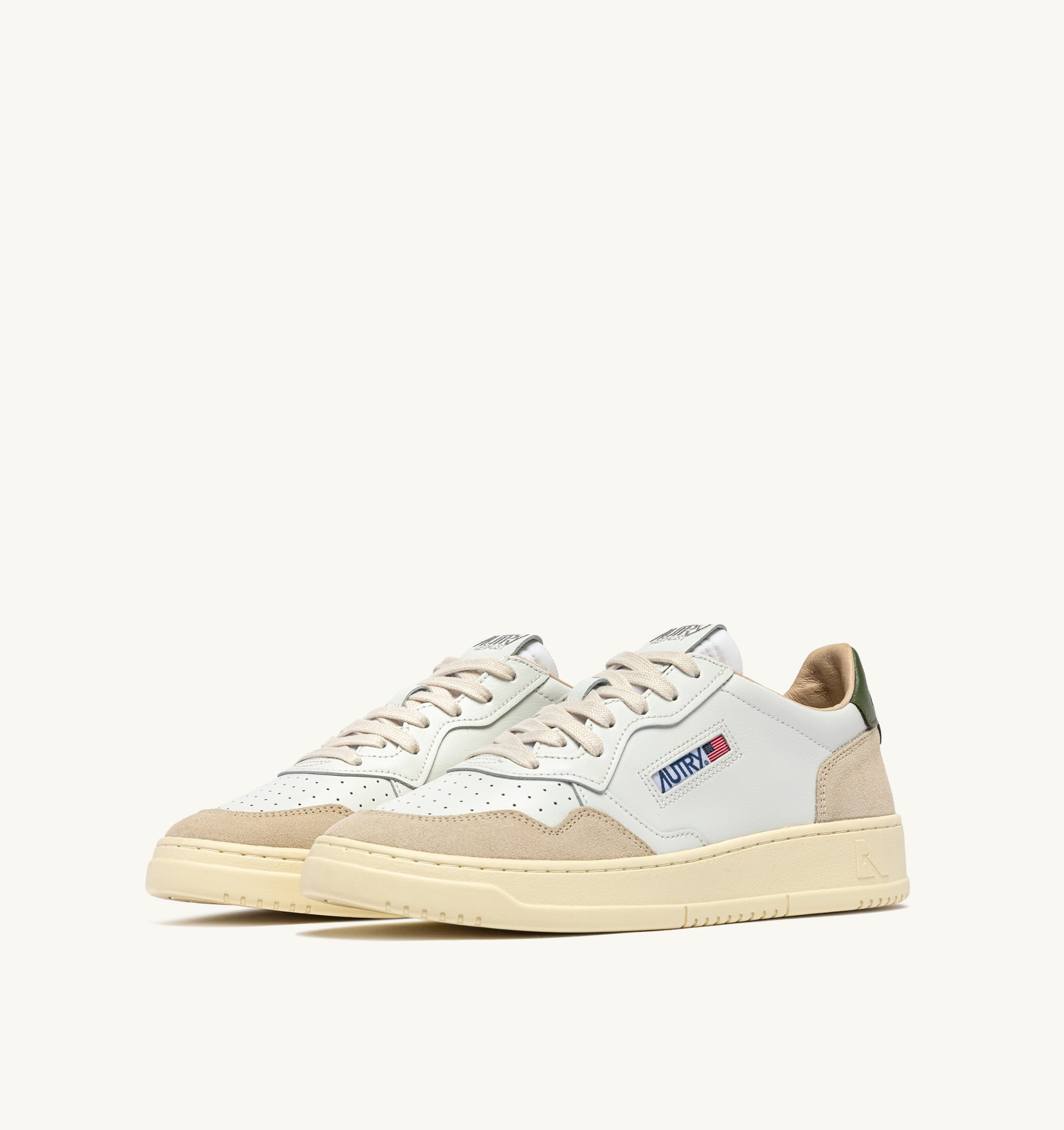 BASKETS MEDALIST LOW EN DAIM ET CUIR BLANC ET BRONZE GREEN