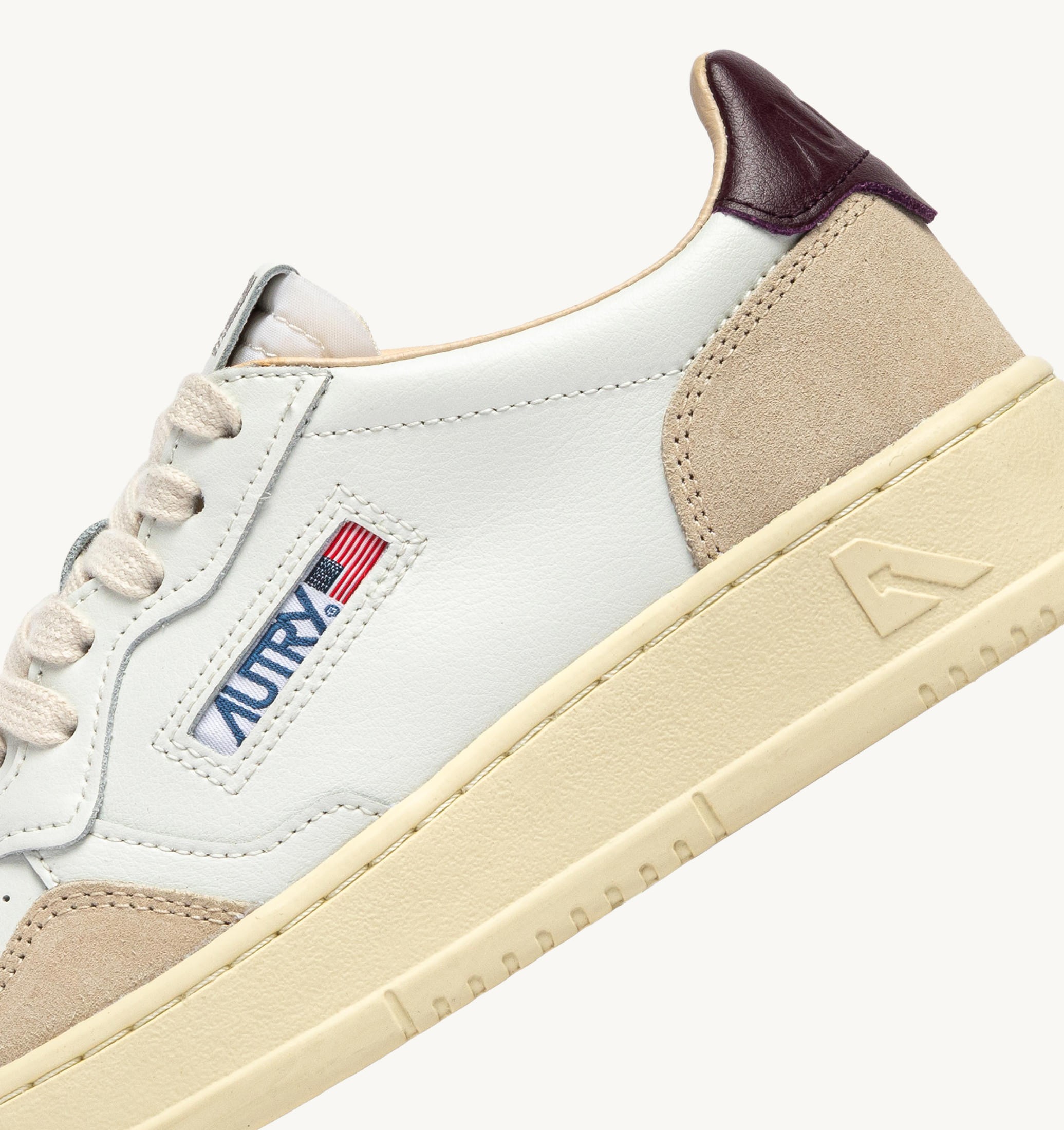 BASKETS MEDALIST LOW EN DAIM ET CUIR BLANC ET FIG