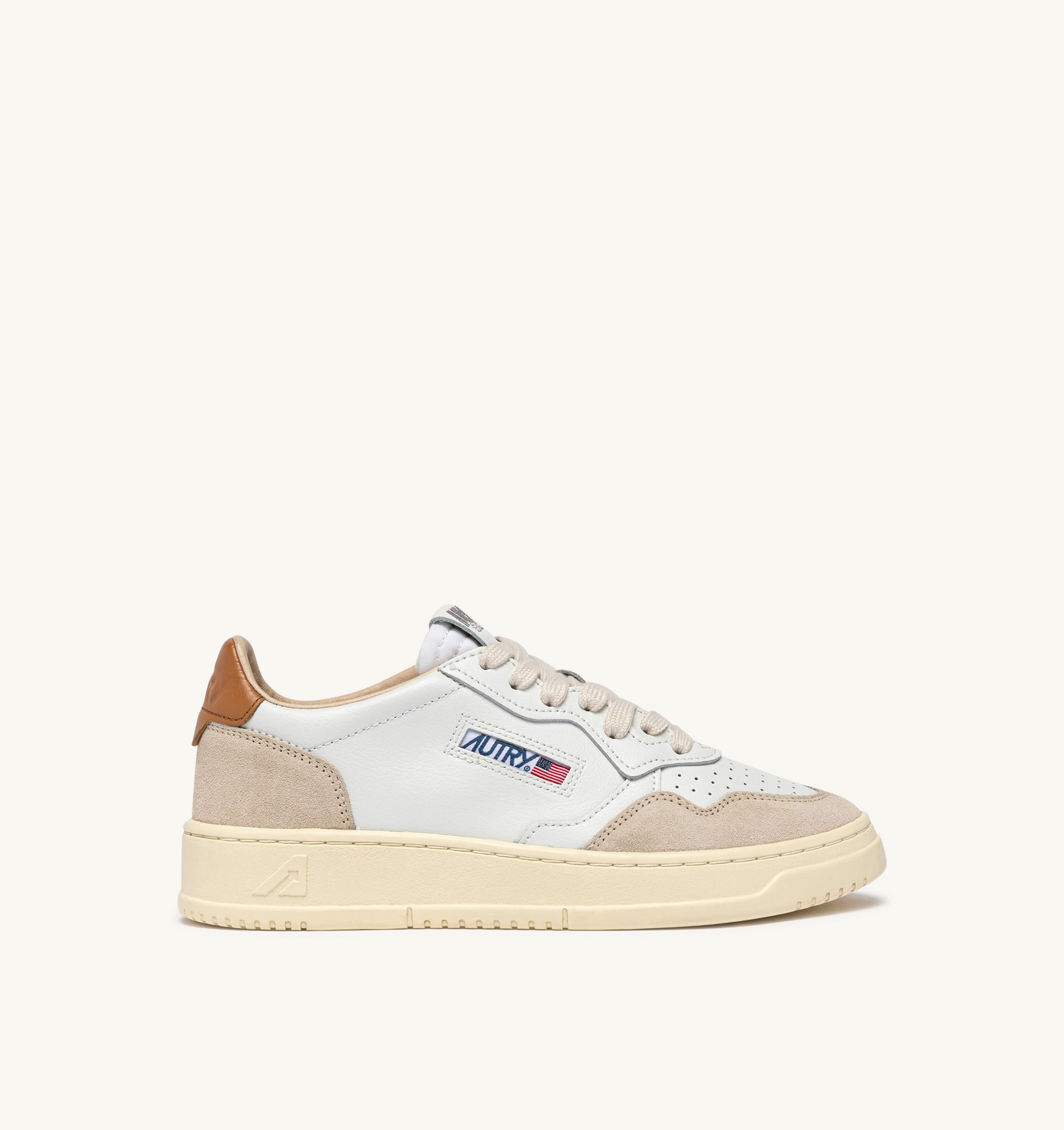 BASKETS MEDALIST LOW EN DAIM ET CUIR BLANC ET LION