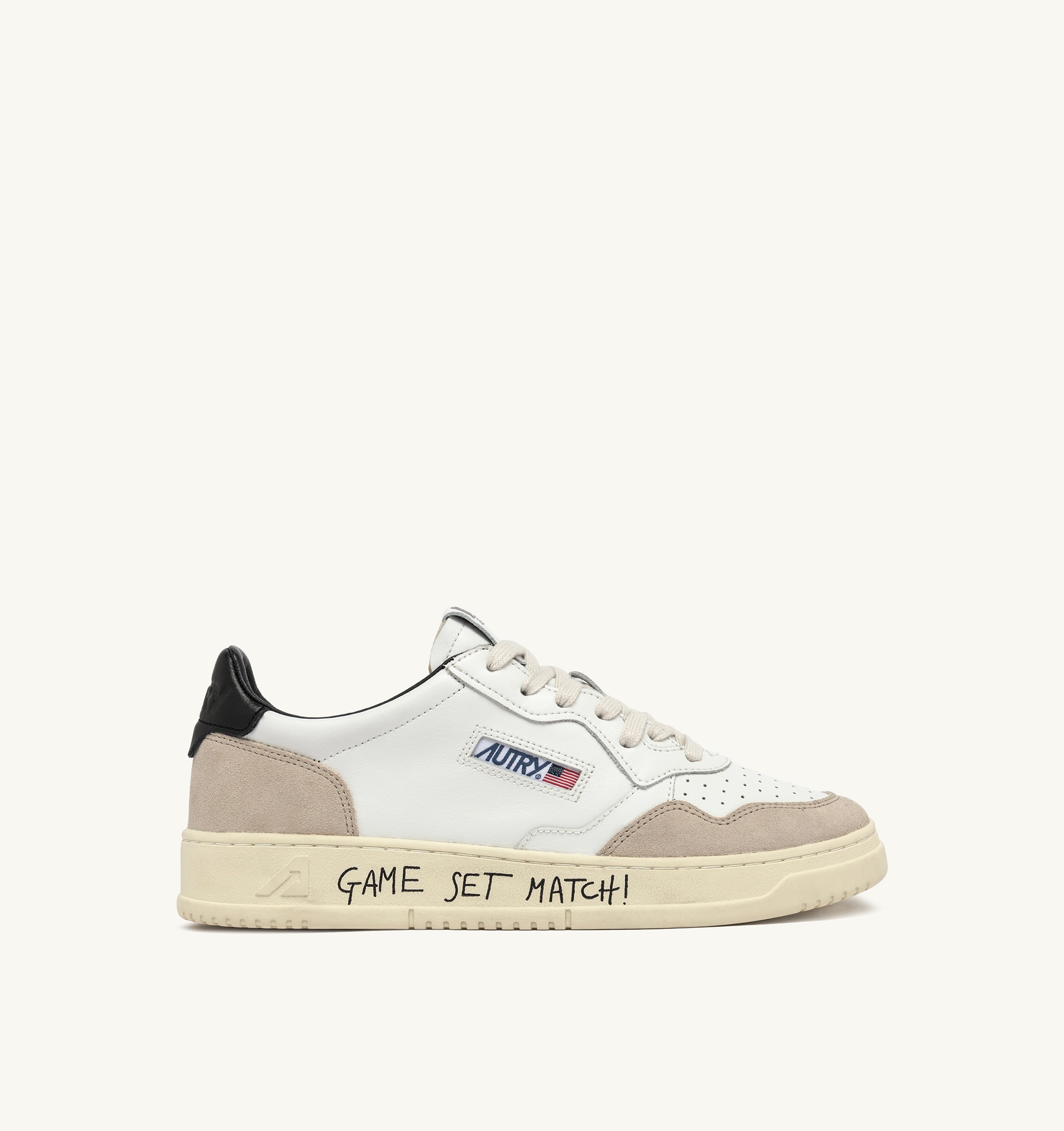 BASKETS MEDALIST LOW EN DAIM ET CUIR BLANC ET NOIR AVEC LETTERING