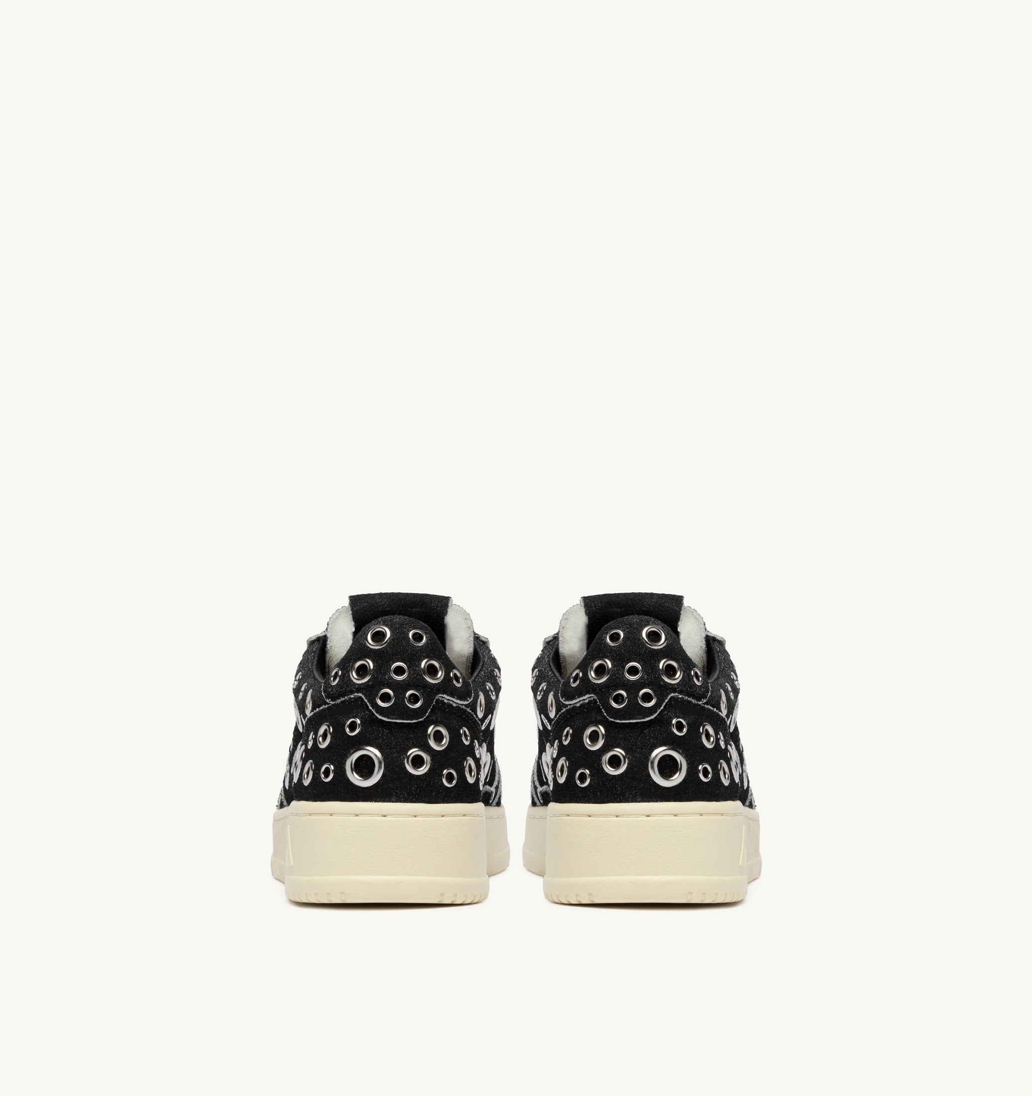 BASKETS MEDALIST LOW EN DAIM NOIR AVEC CLOUS