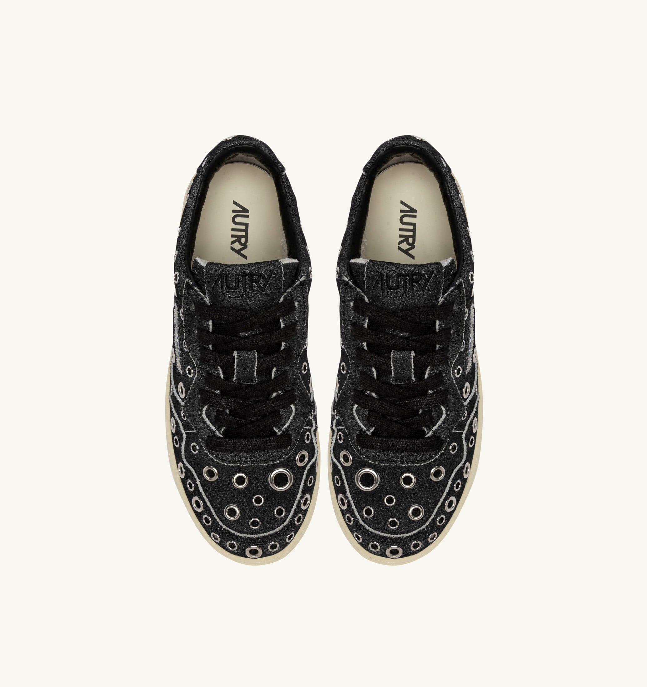 BASKETS MEDALIST LOW EN DAIM NOIR AVEC CLOUS